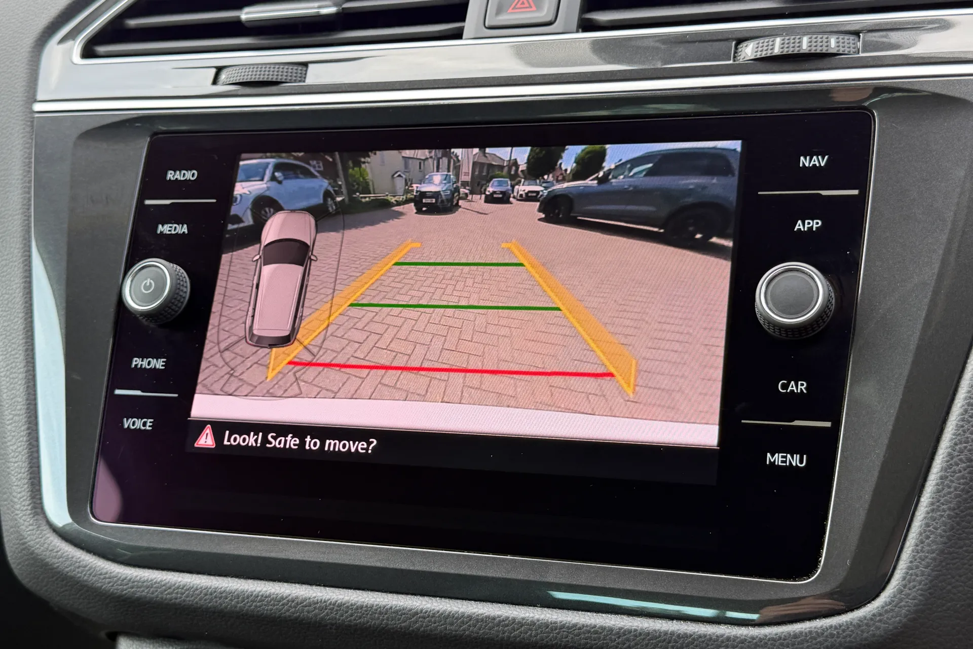 VOLKSWAGEN TIGUAN thumbnail image number 4