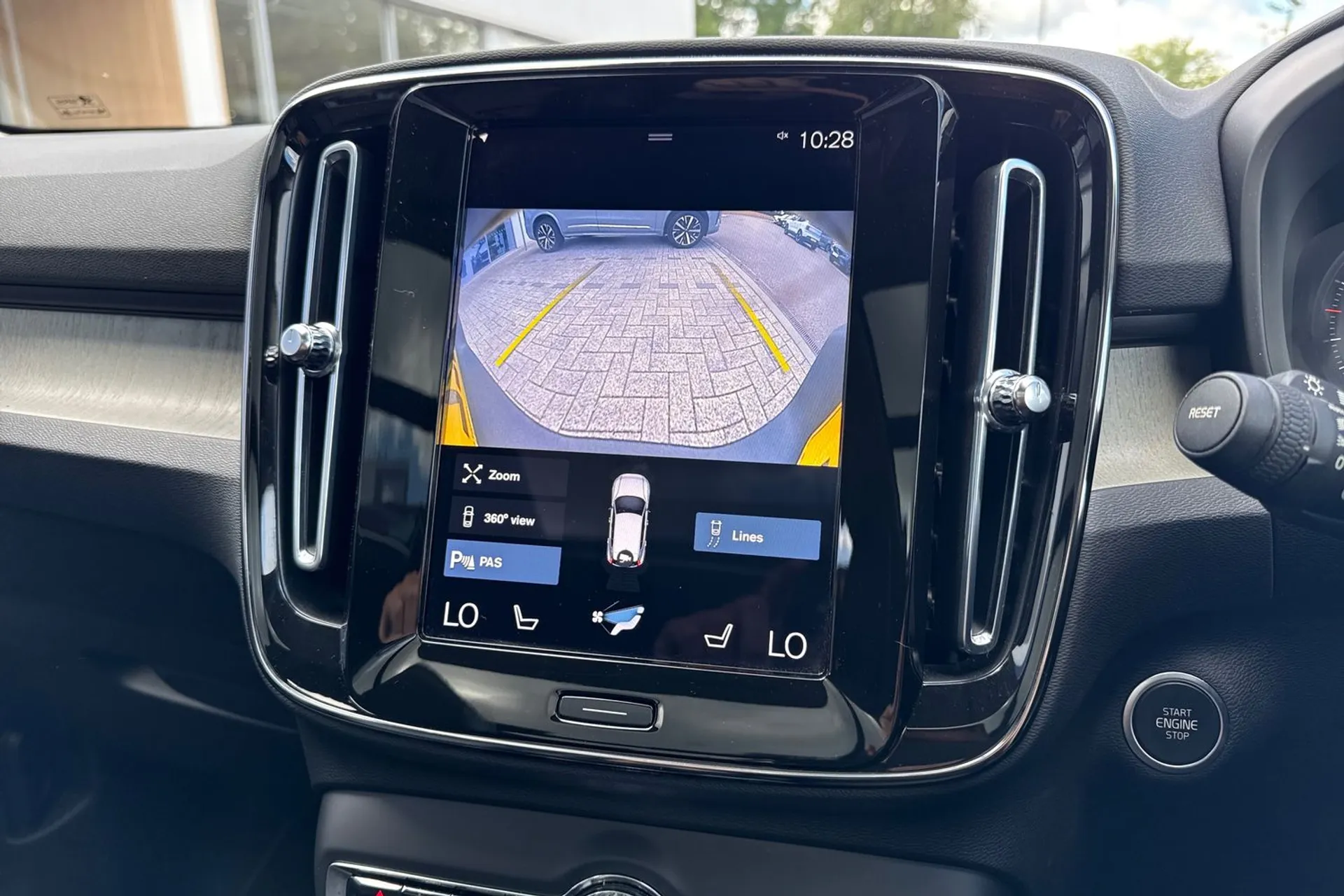 Volvo XC40 thumbnail image number 38
