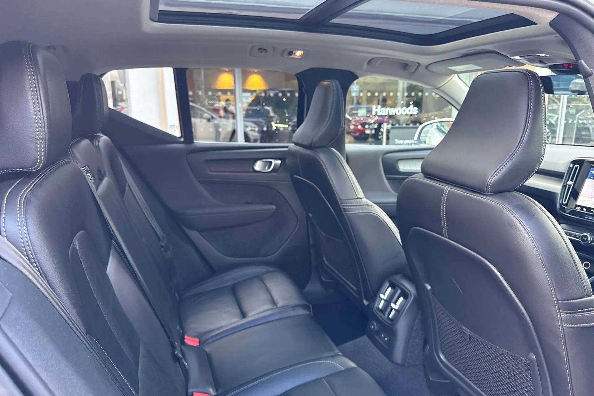 Volvo XC40 thumbnail image number 23