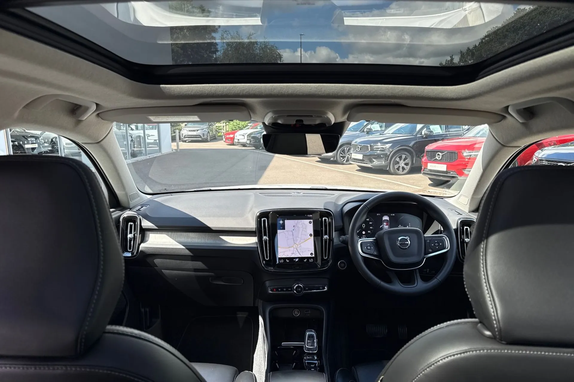 Volvo XC40 thumbnail image number 3