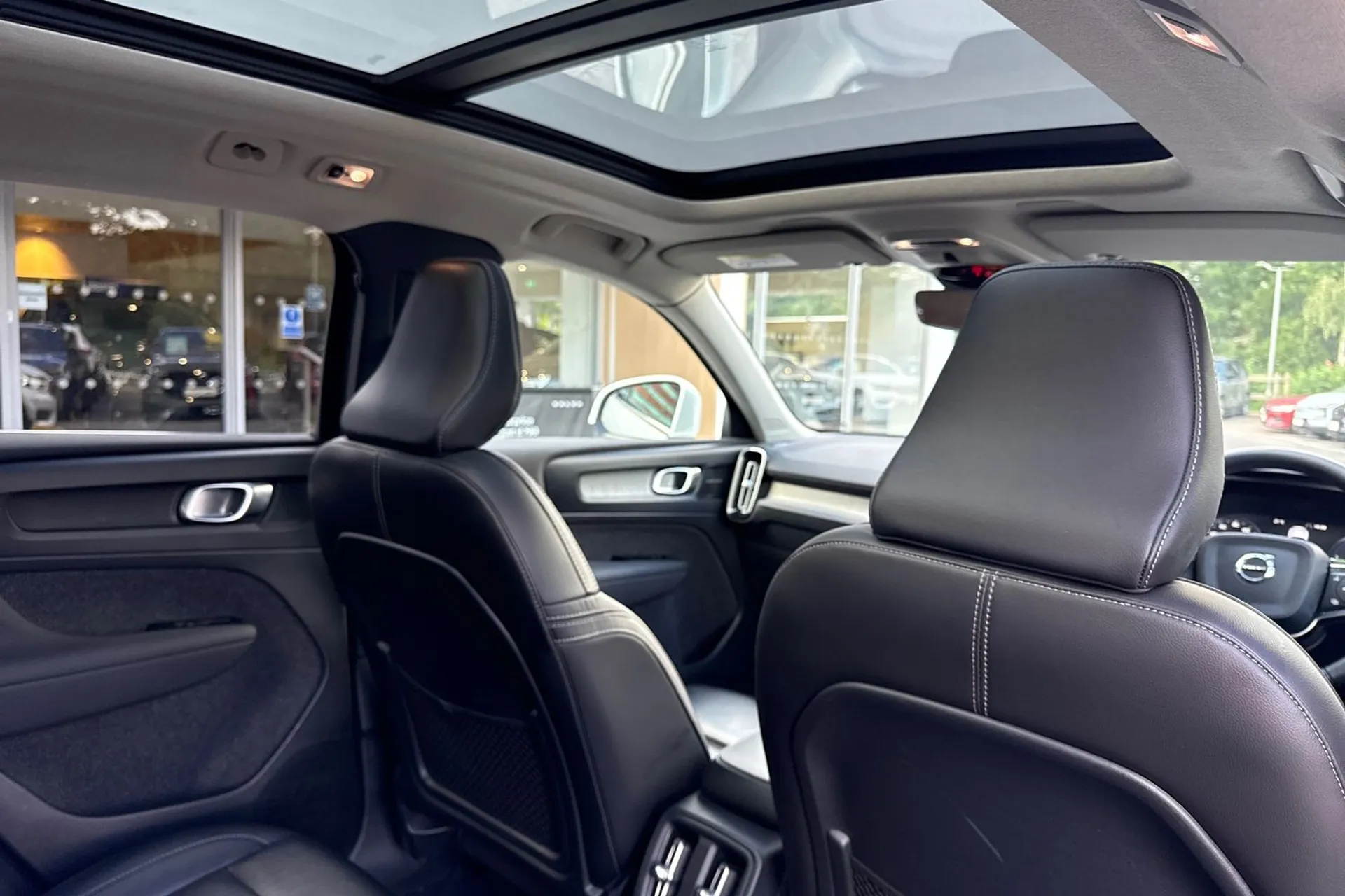 Volvo XC40 thumbnail image number 24