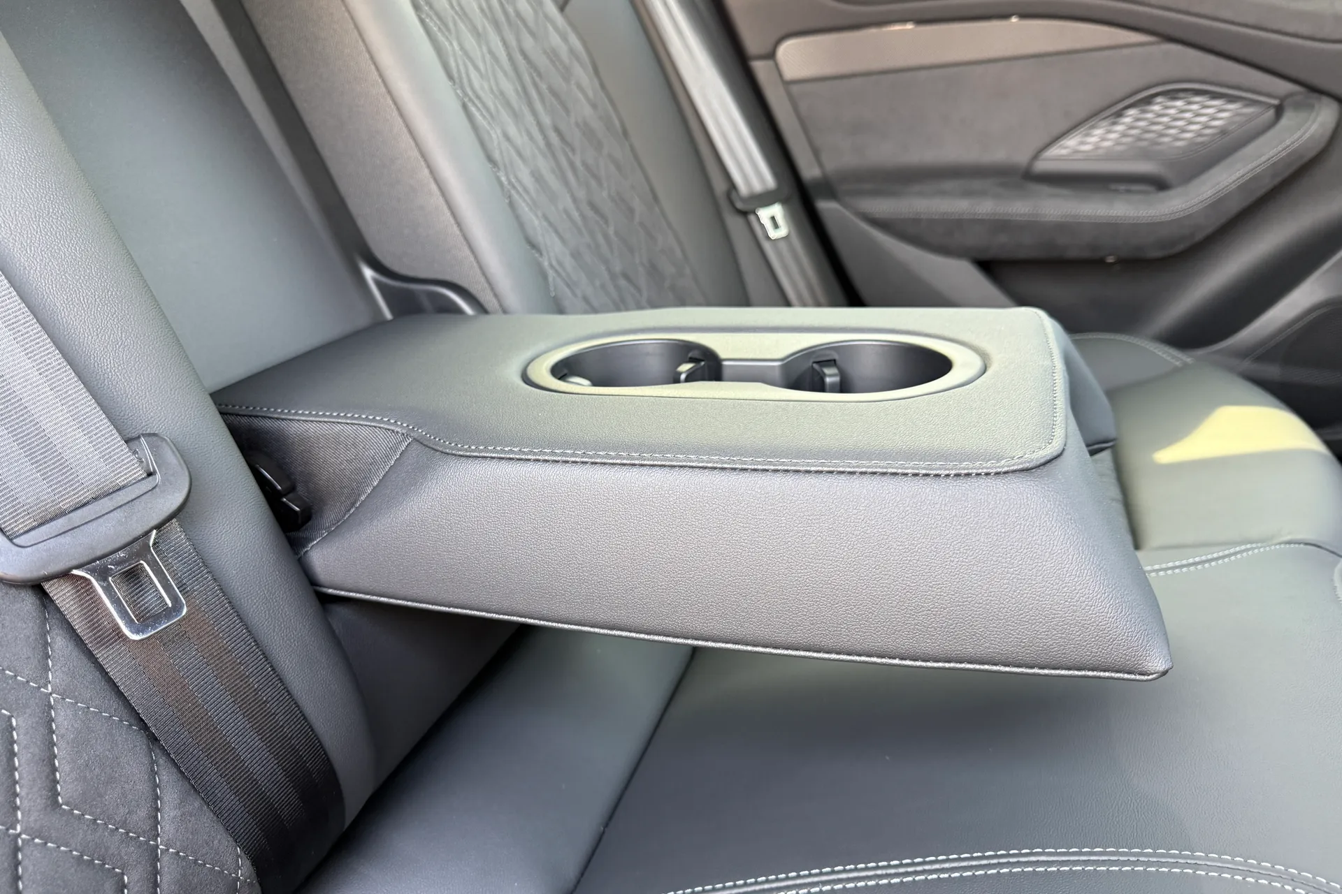 Audi A6 thumbnail image number 54