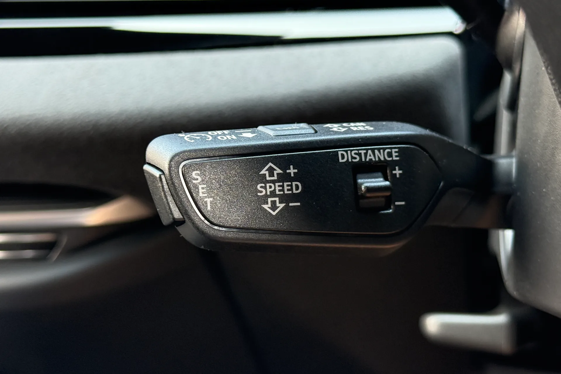 Audi A6 thumbnail image number 25