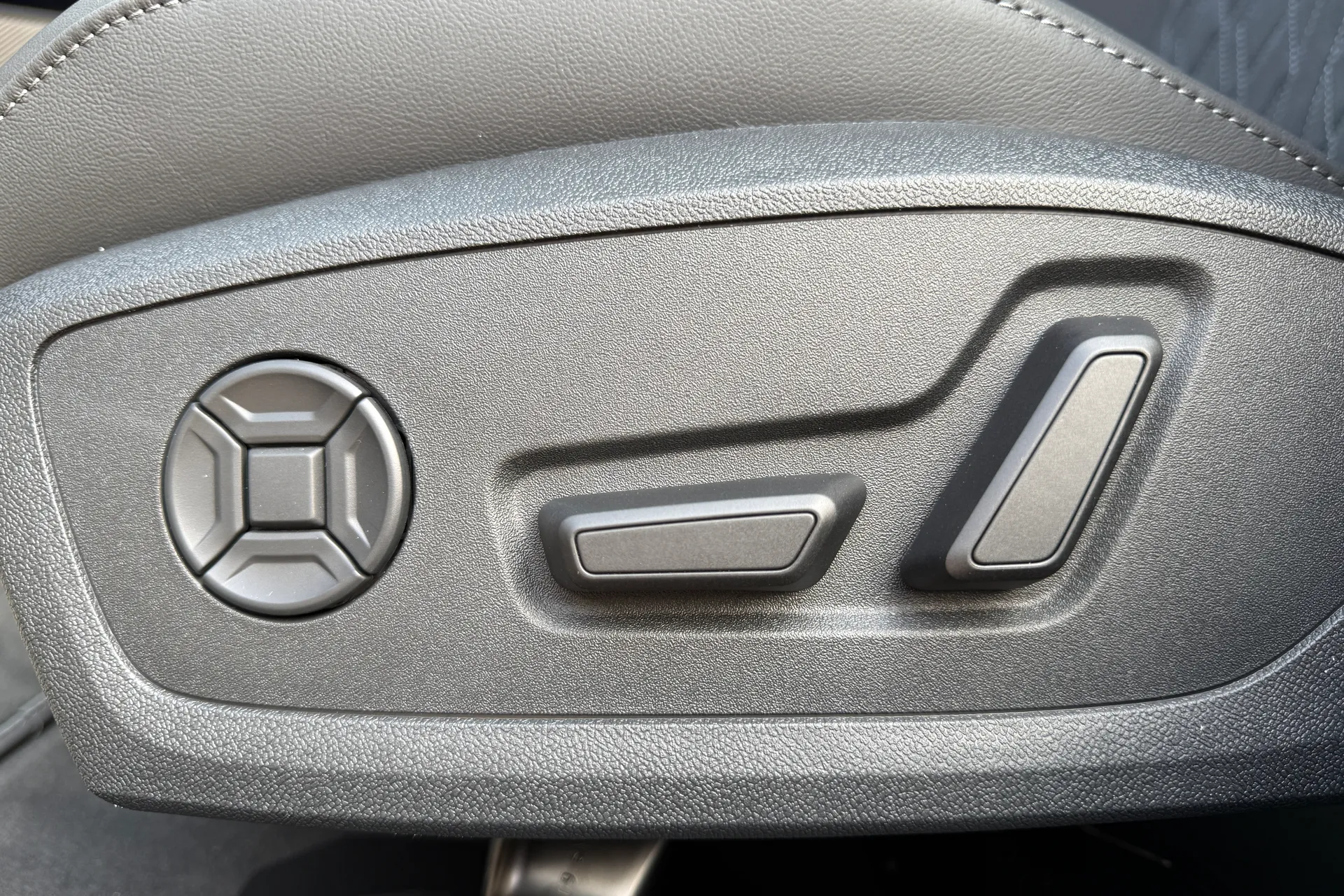 Audi A6 thumbnail image number 24