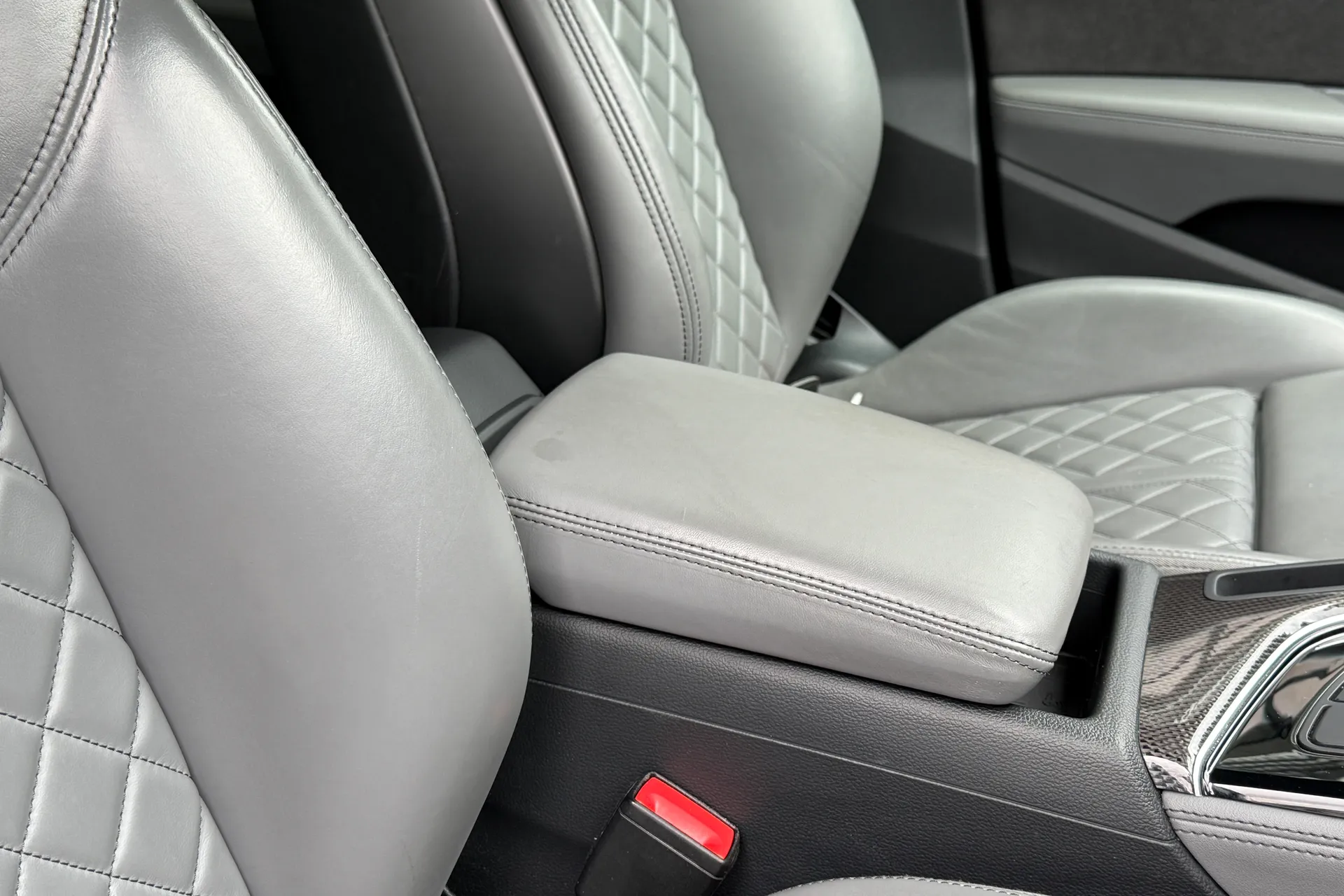 Audi A4 thumbnail image number 32