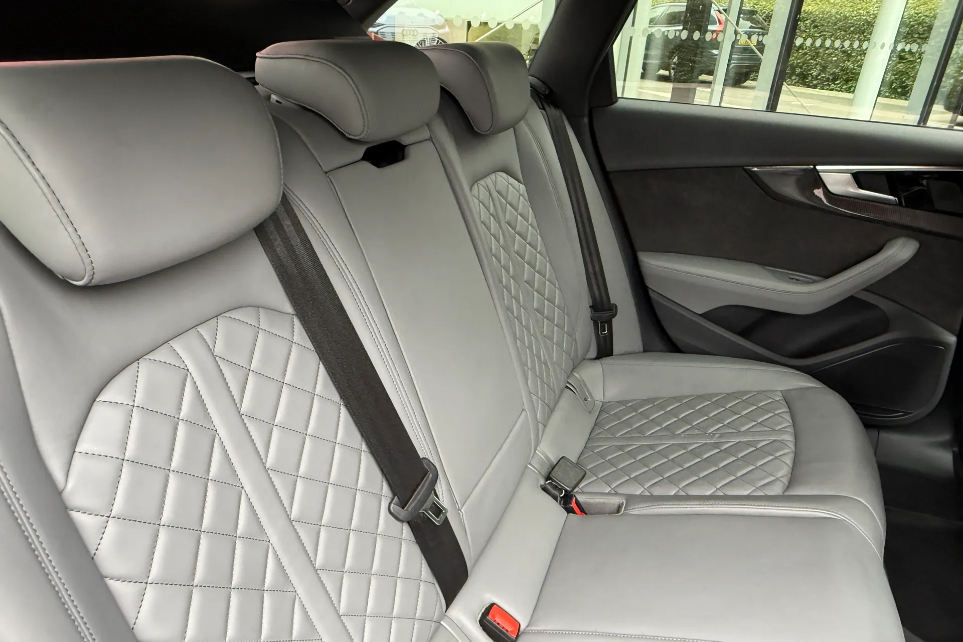 Audi A4 thumbnail image number 44