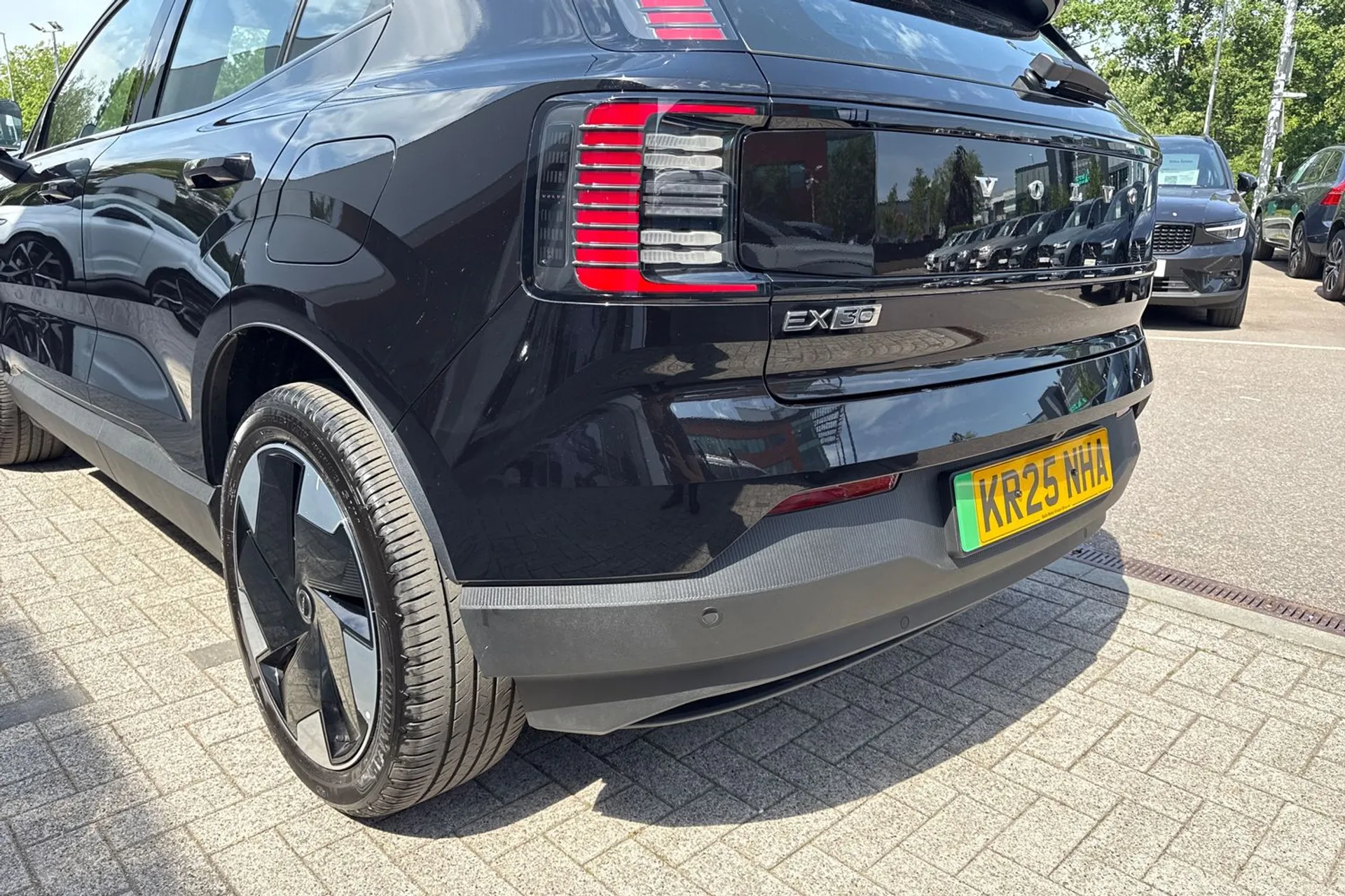 Volvo EX30 thumbnail image number 18