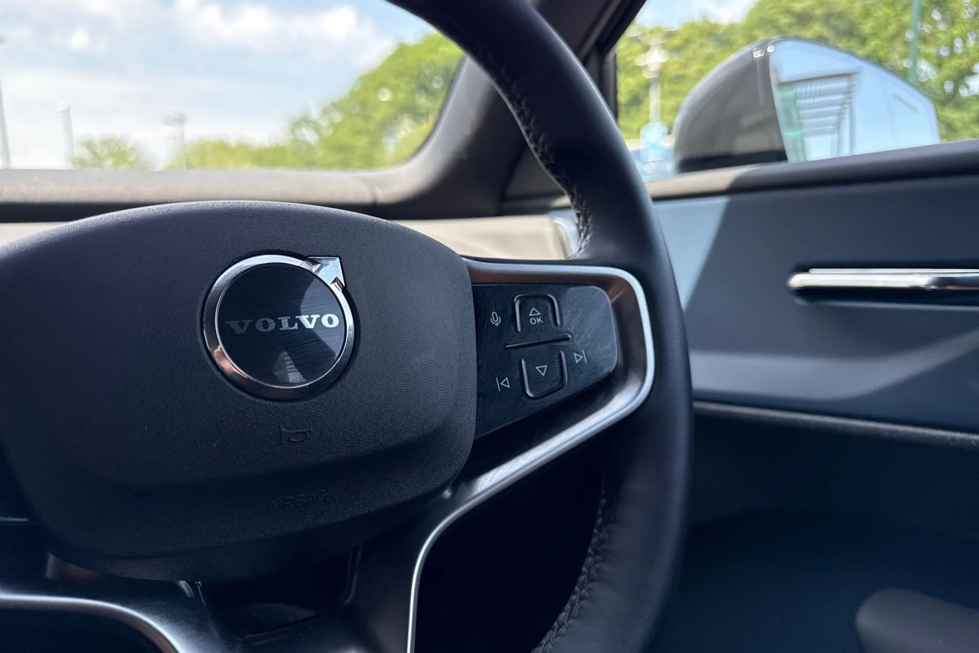 Volvo EX30 thumbnail image number 36