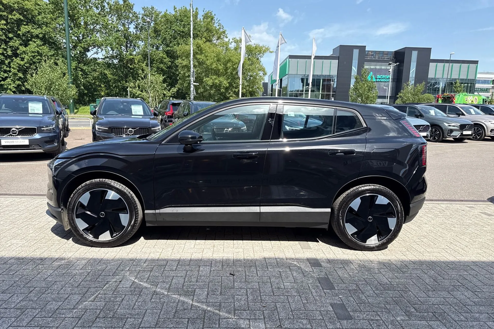 Volvo EX30 thumbnail image number 11