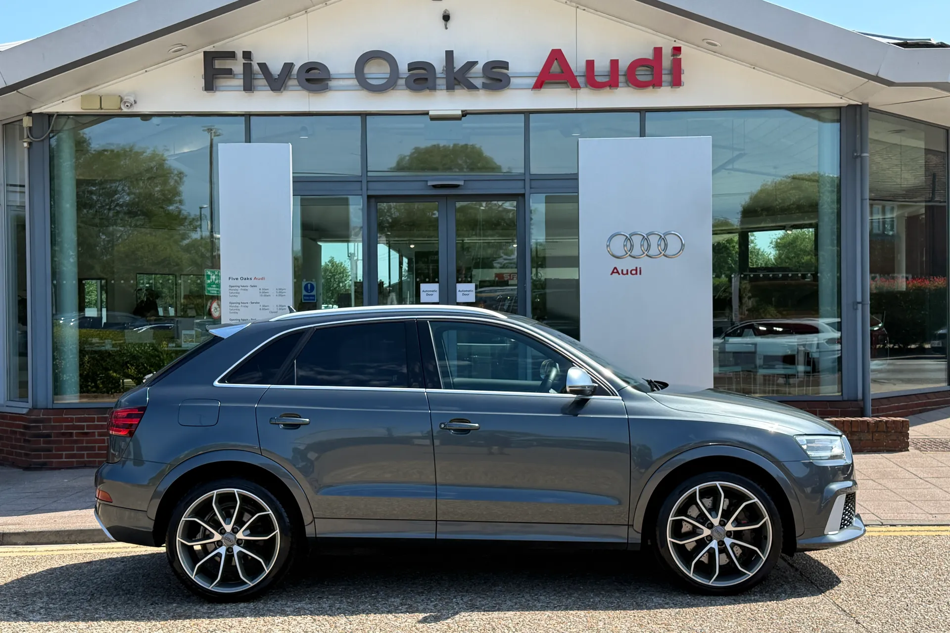 Audi RS Q3 thumbnail image number 2