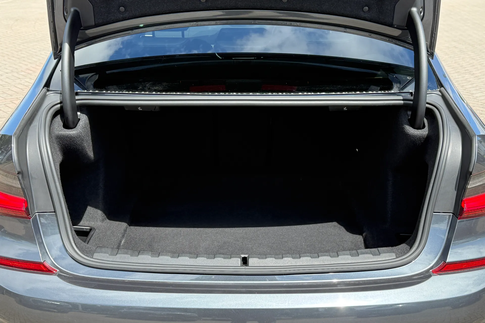 BMW 3 SERIES thumbnail image number 28