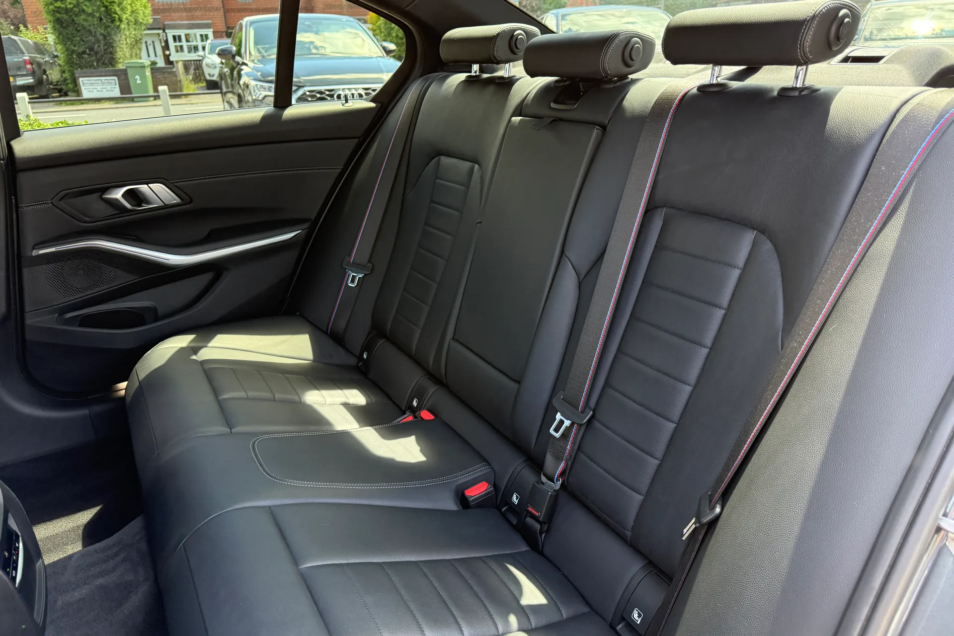 BMW 3 SERIES thumbnail image number 36