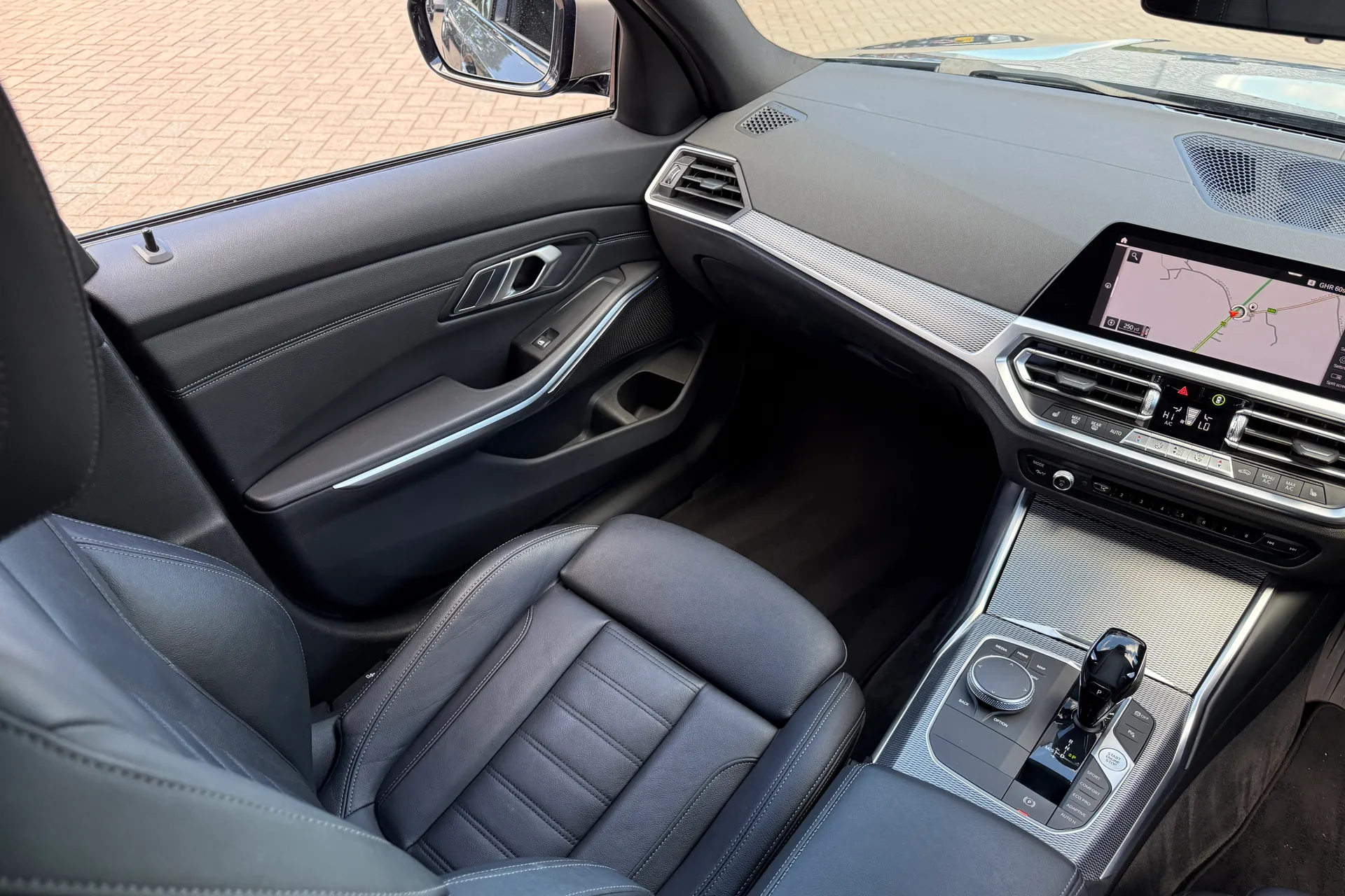 BMW 3 SERIES thumbnail image number 32