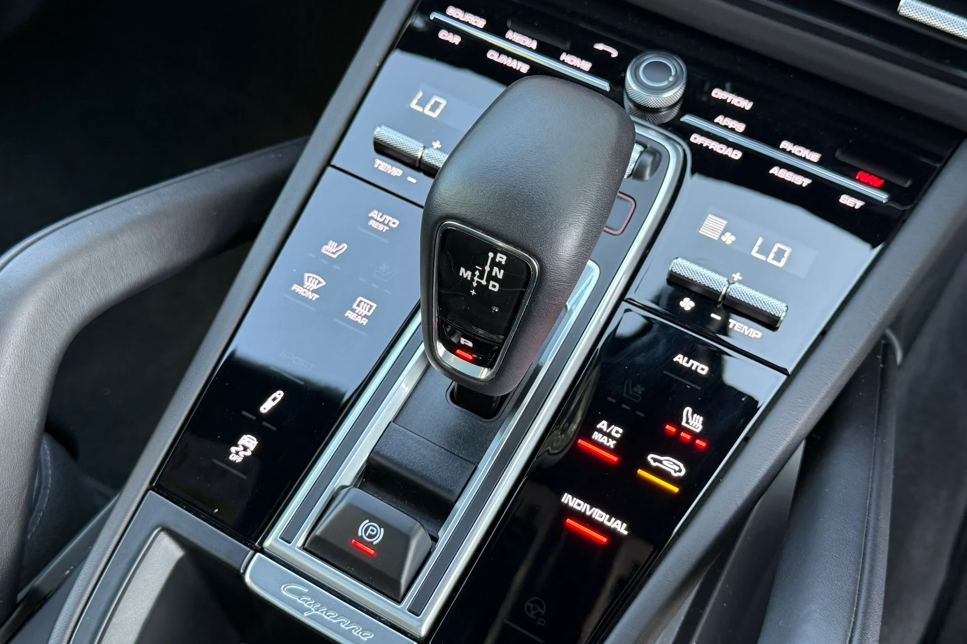 Porsche CAYENNE thumbnail image number 26