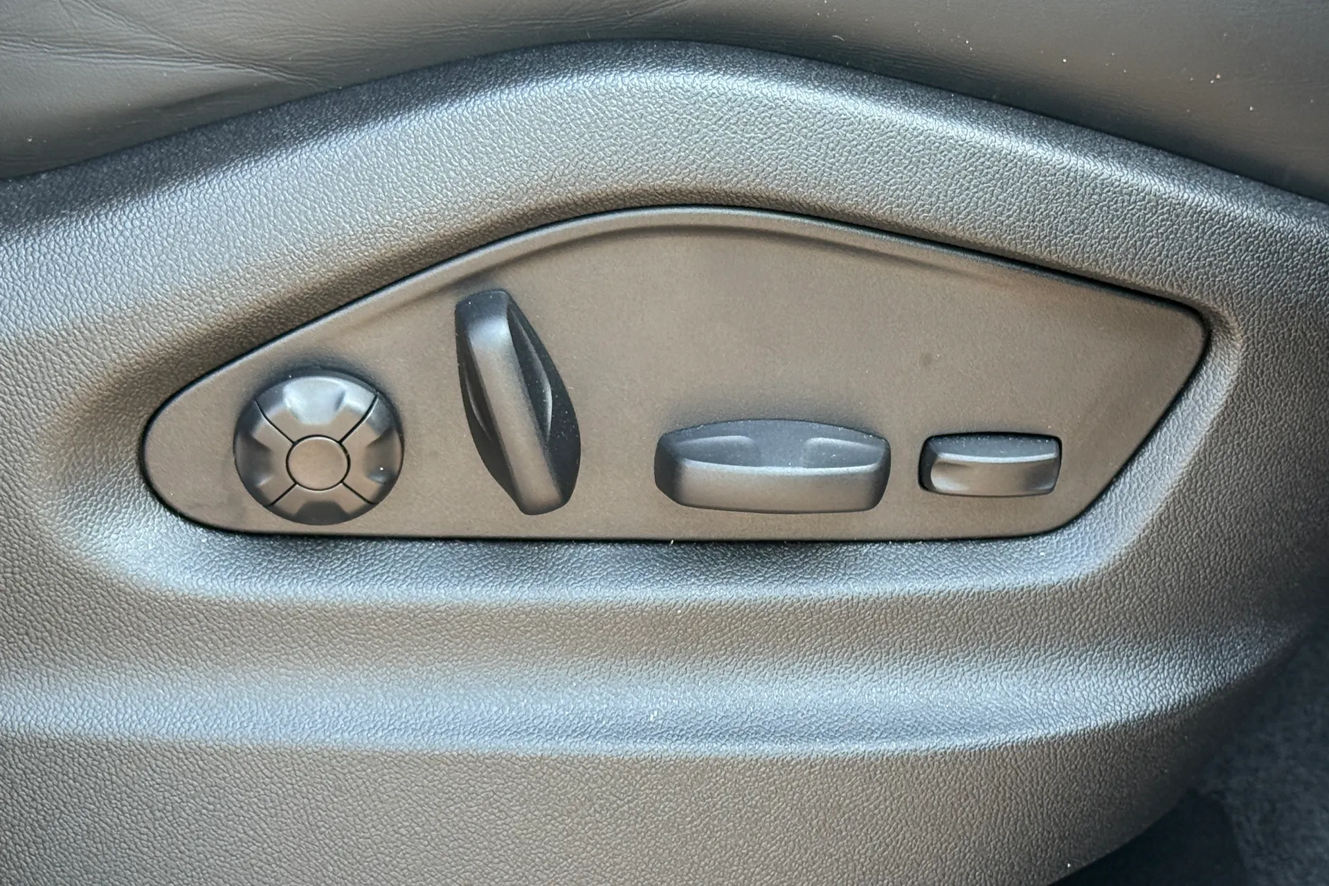 Porsche CAYENNE thumbnail image number 31