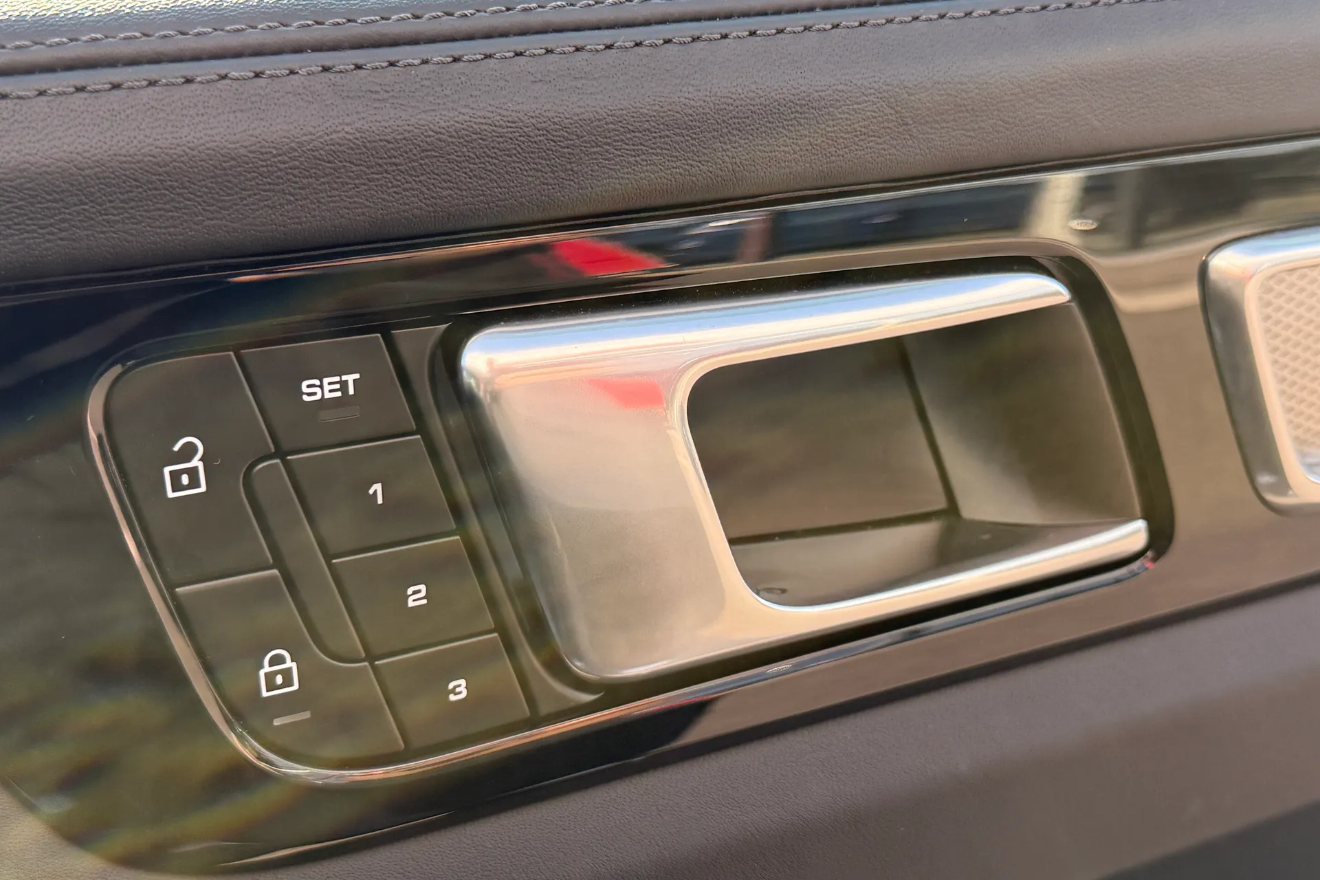 Porsche CAYENNE thumbnail image number 33