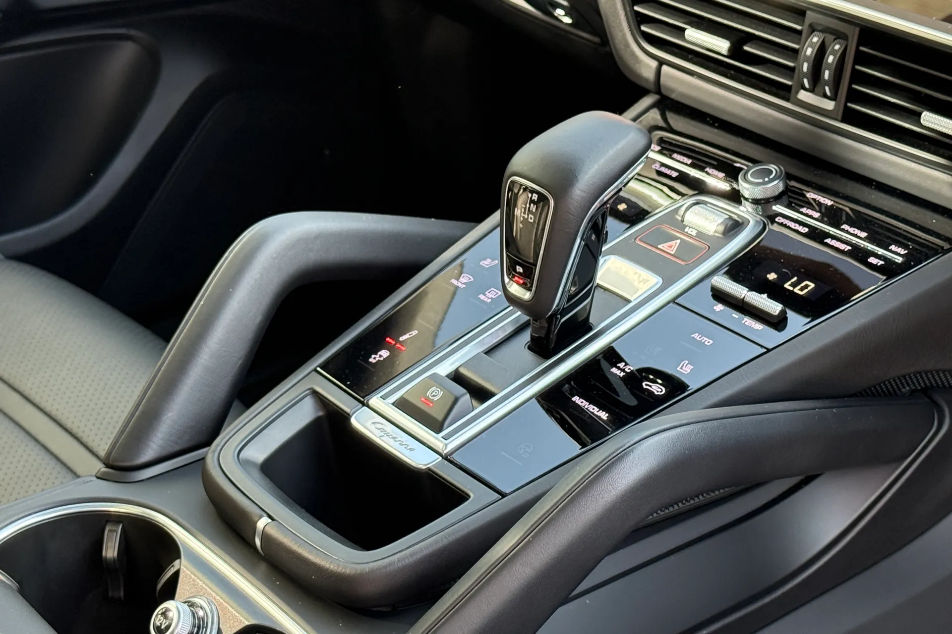 Porsche CAYENNE thumbnail image number 30