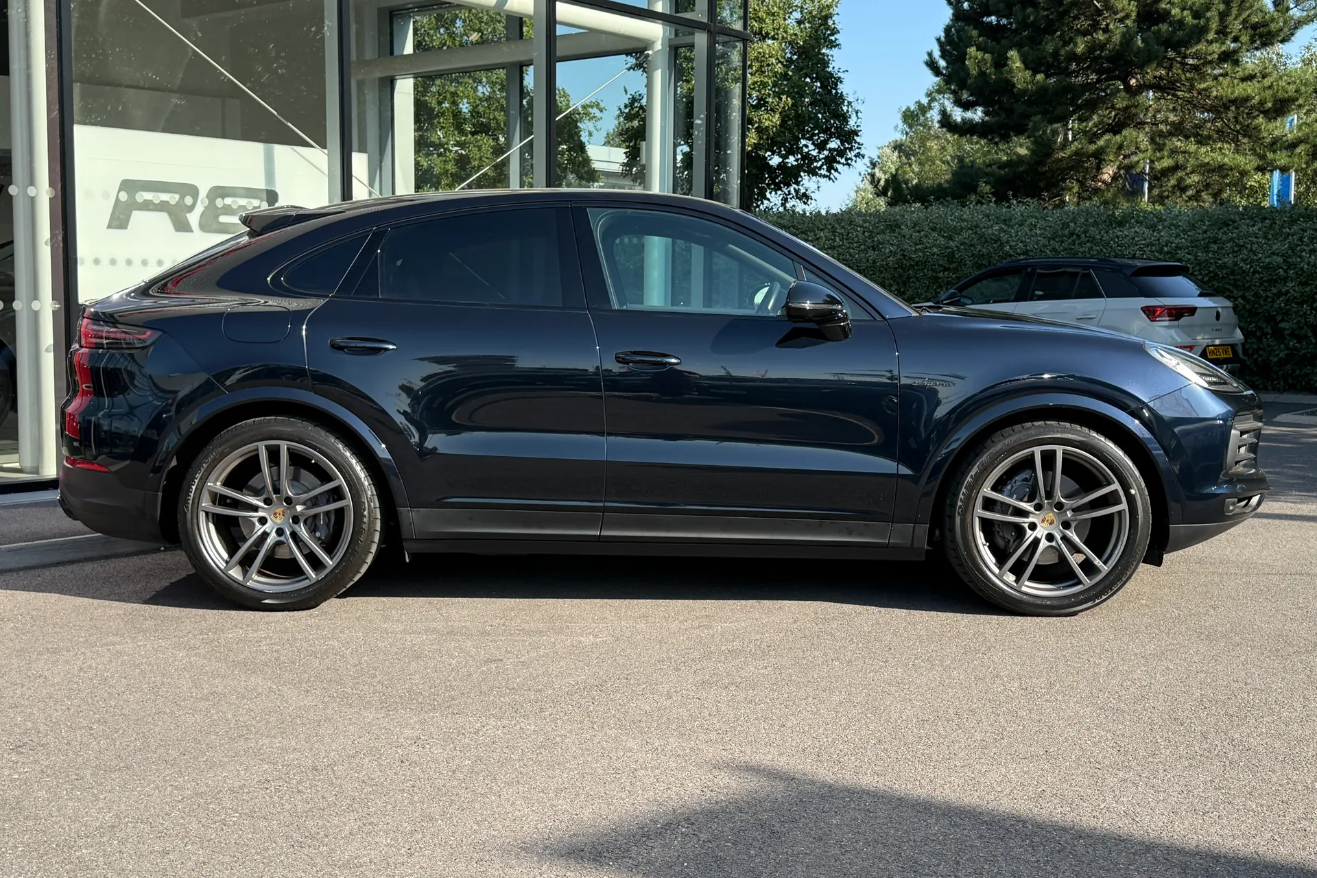 Porsche CAYENNE thumbnail image number 2