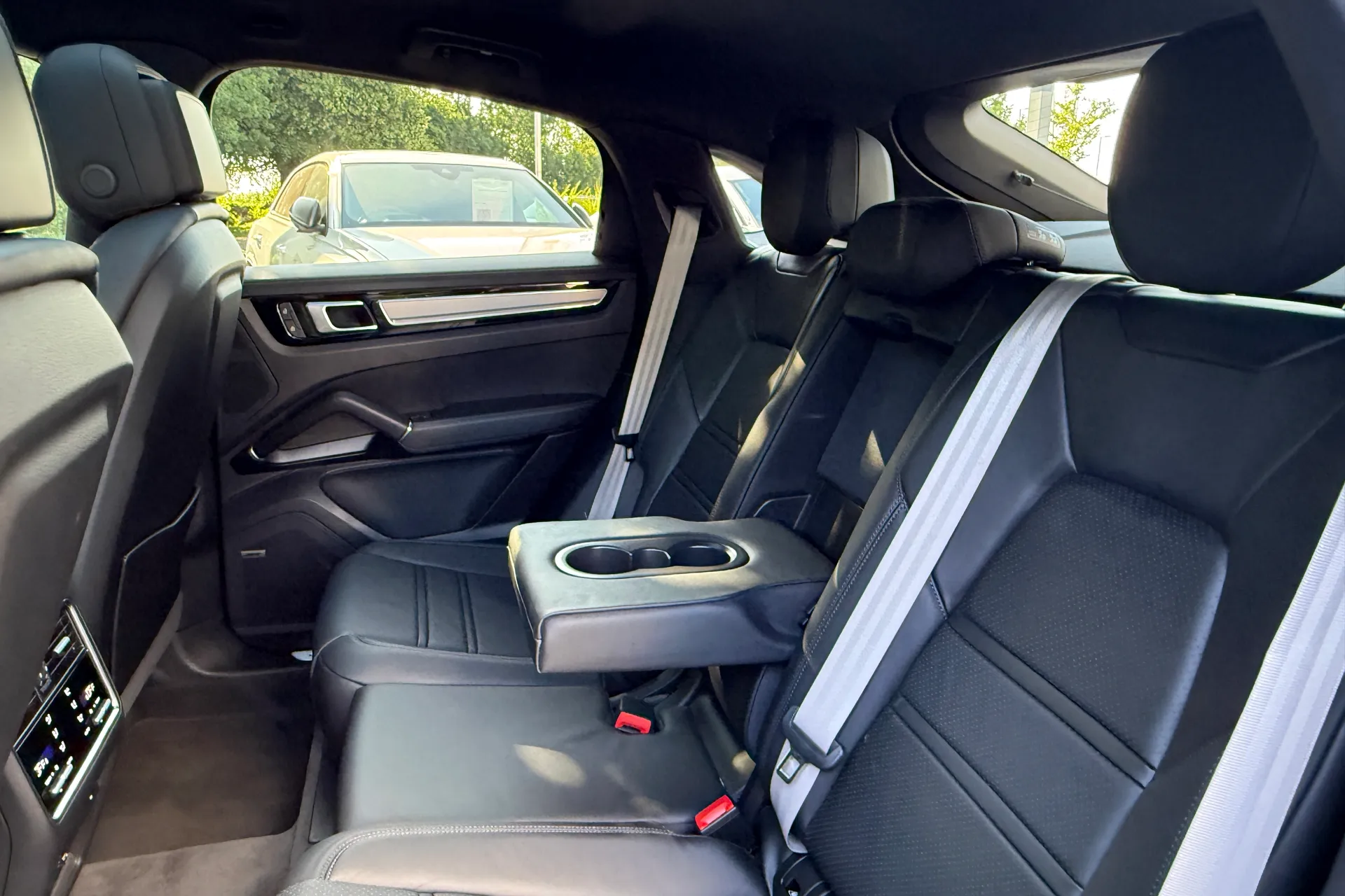 Porsche CAYENNE thumbnail image number 44