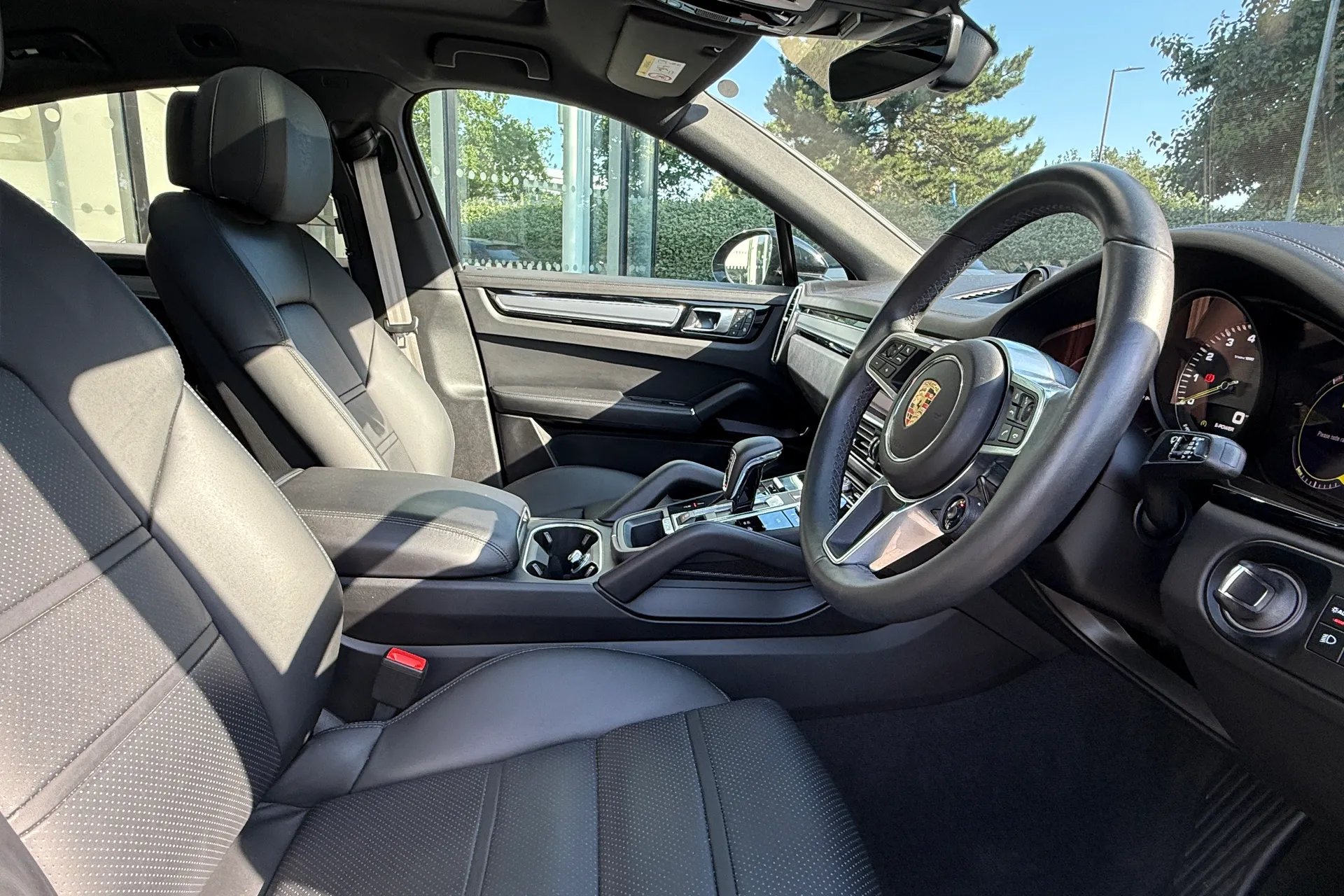 Porsche CAYENNE thumbnail image number 25