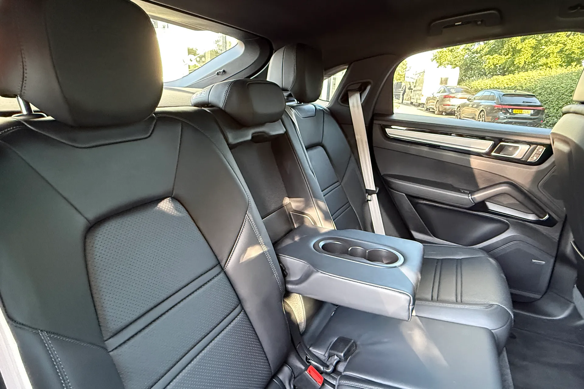 Porsche CAYENNE thumbnail image number 35