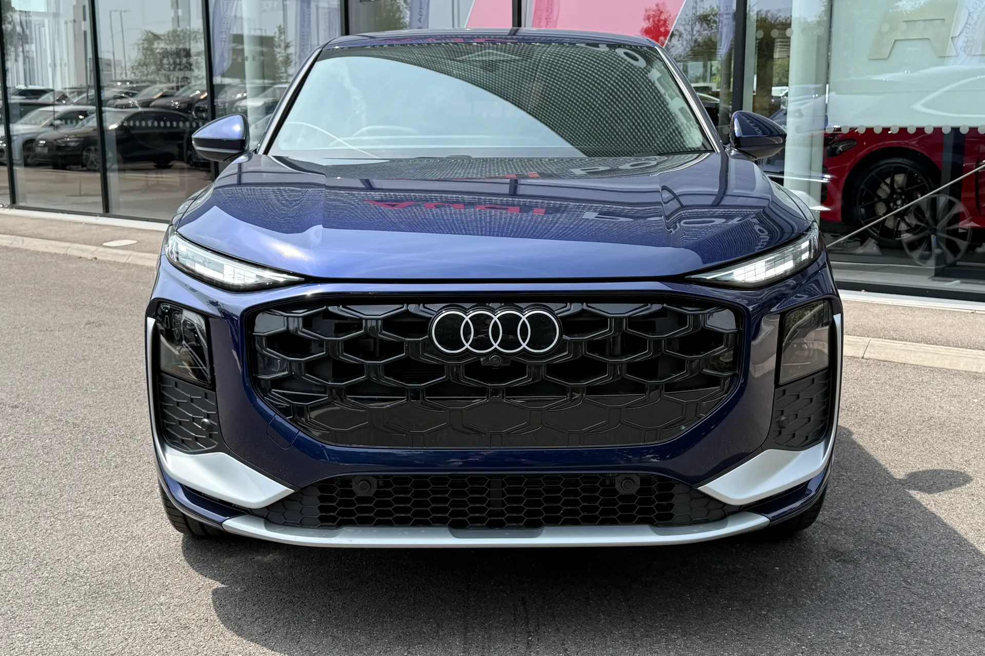 Audi Q3 thumbnail image number 12