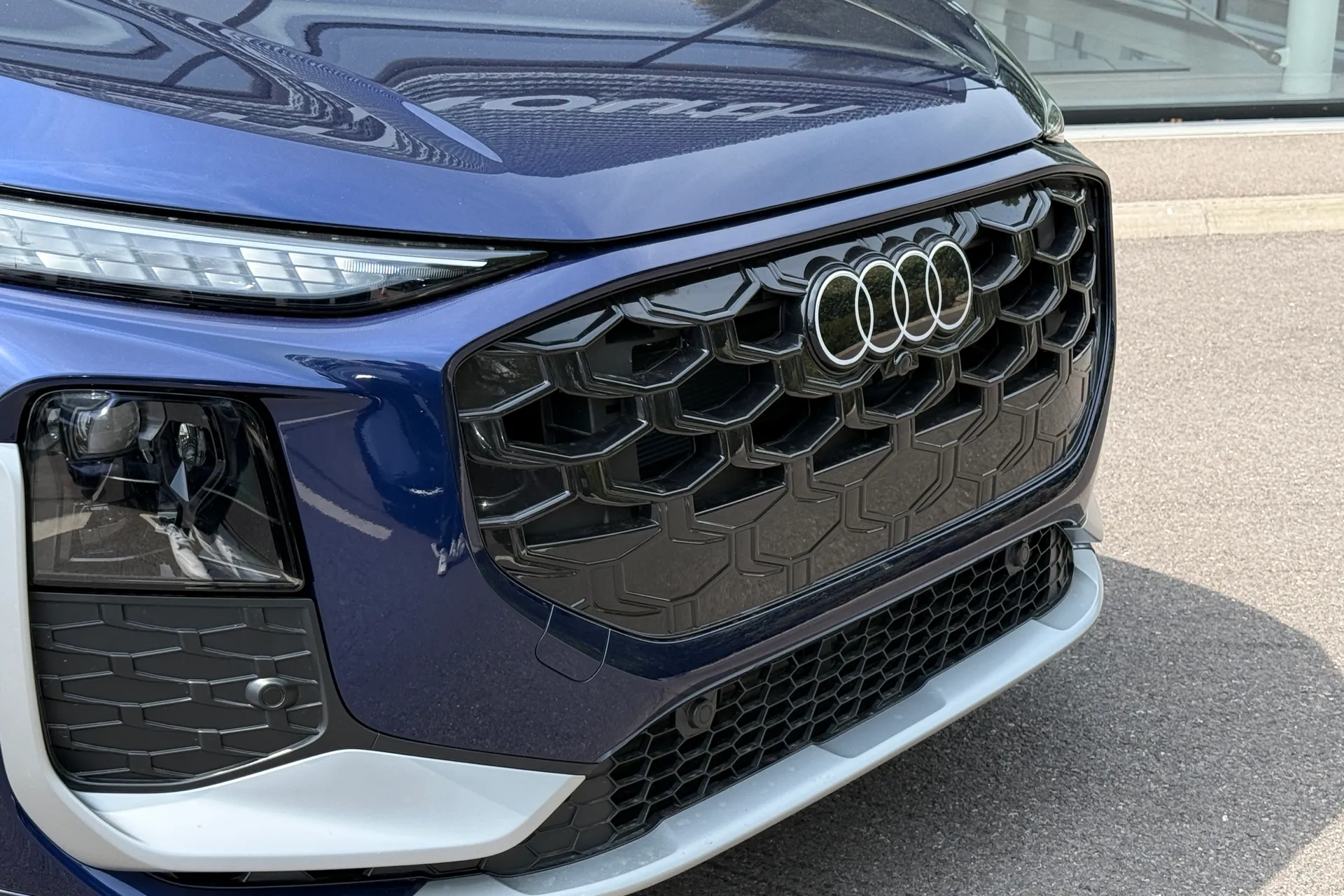 Audi Q3 thumbnail image number 8