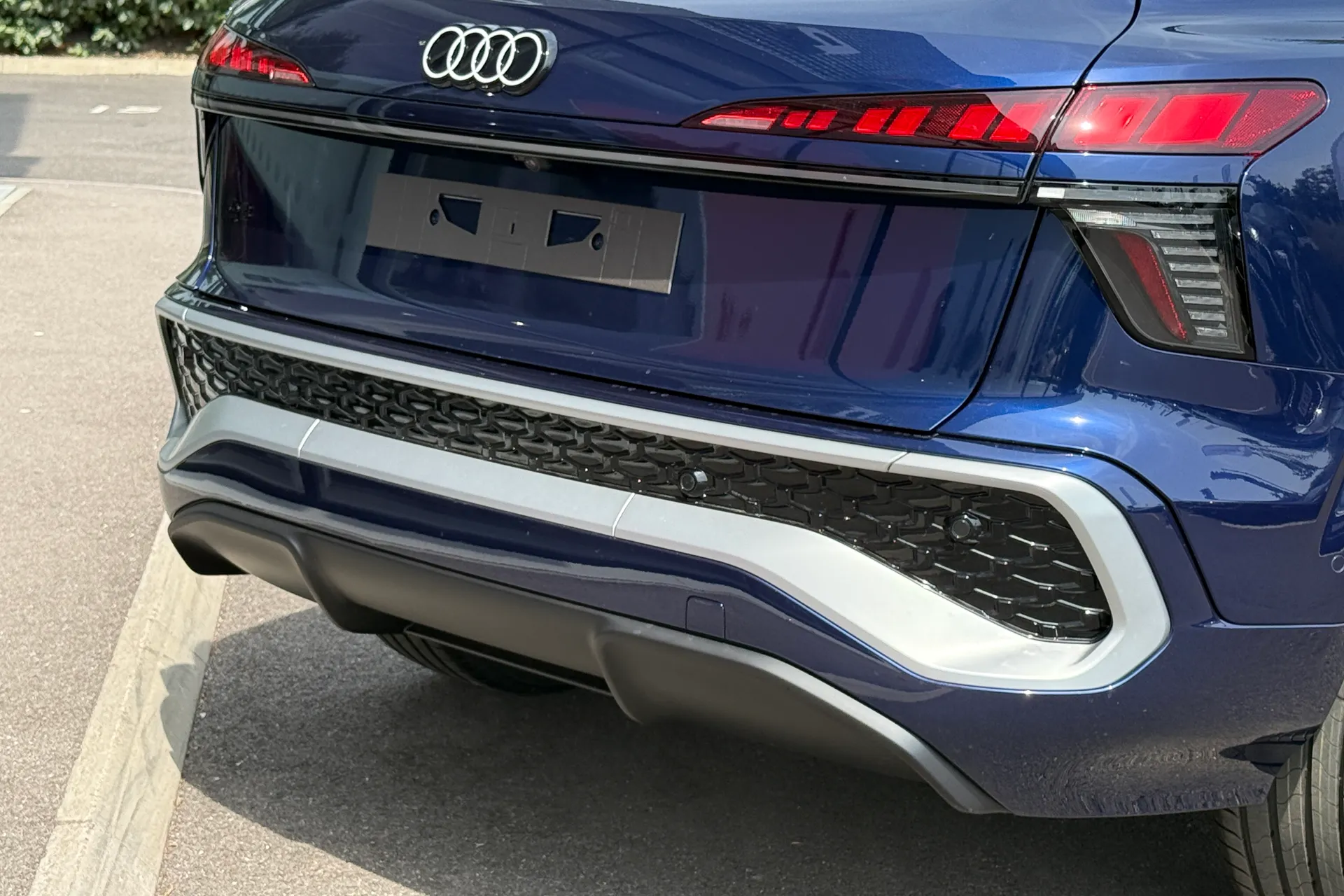 Audi Q3 thumbnail image number 26