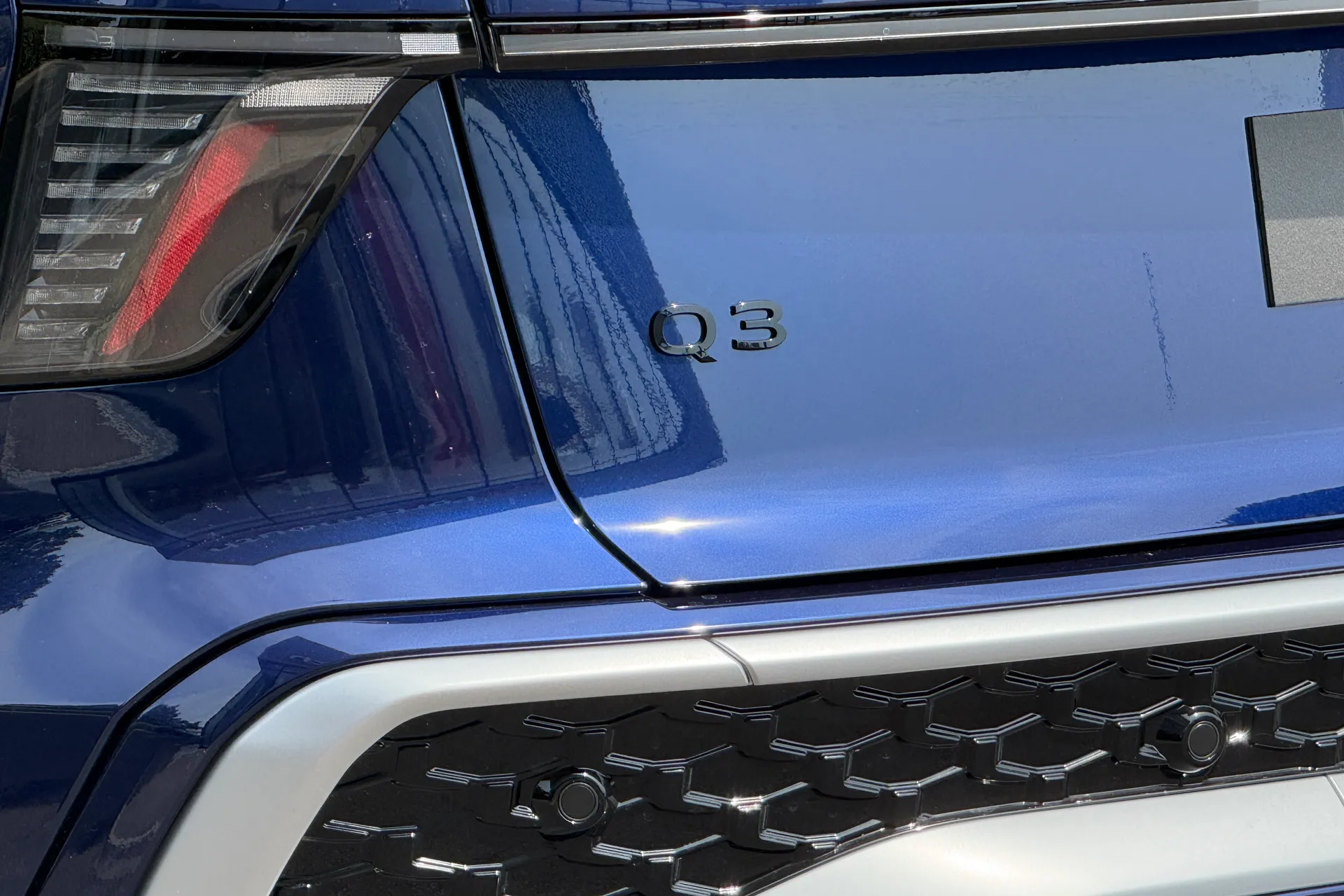 Audi Q3 thumbnail image number 18
