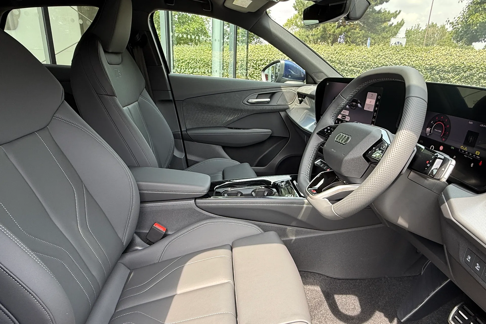 Audi Q3 thumbnail image number 11