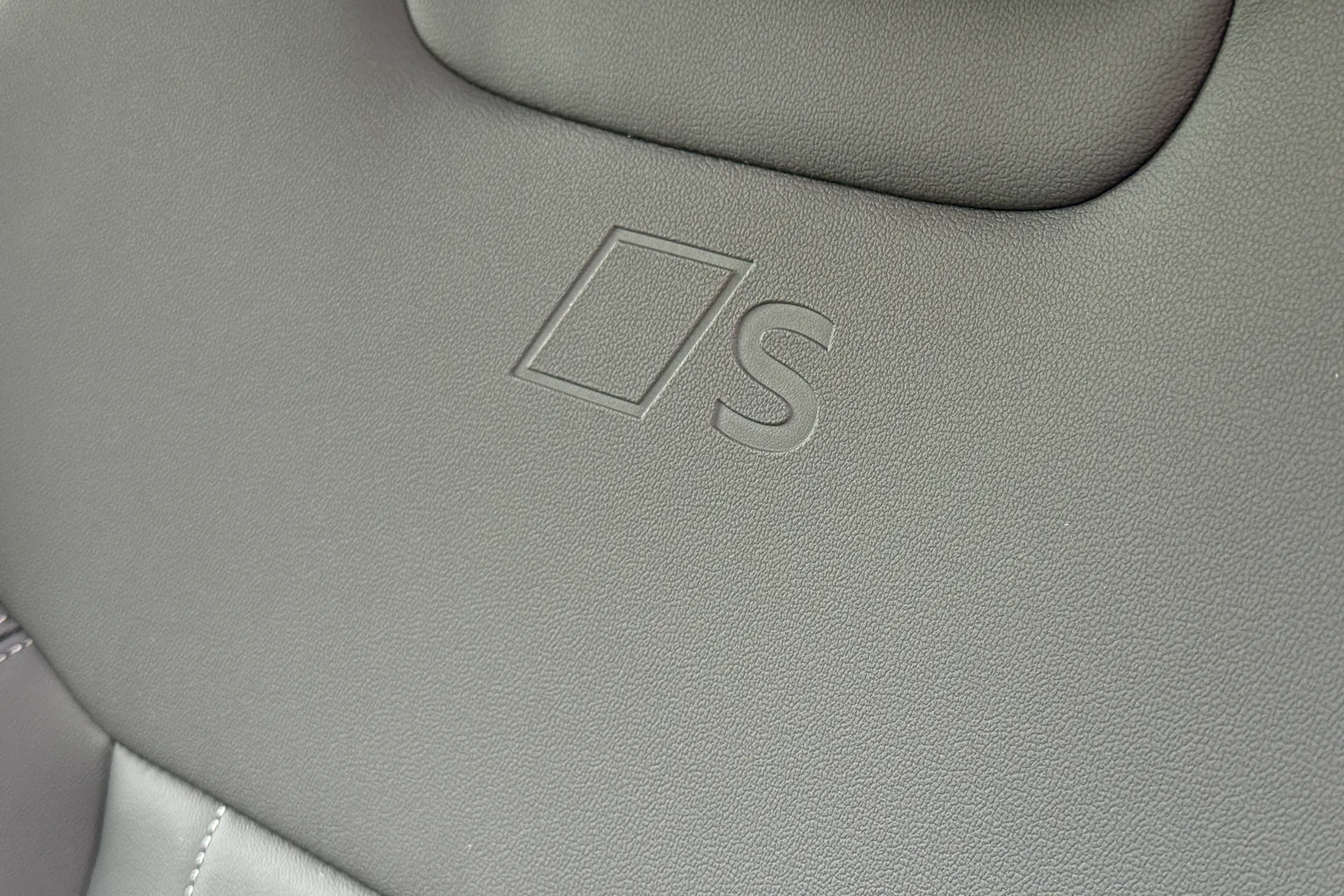 Audi Q3 thumbnail image number 31