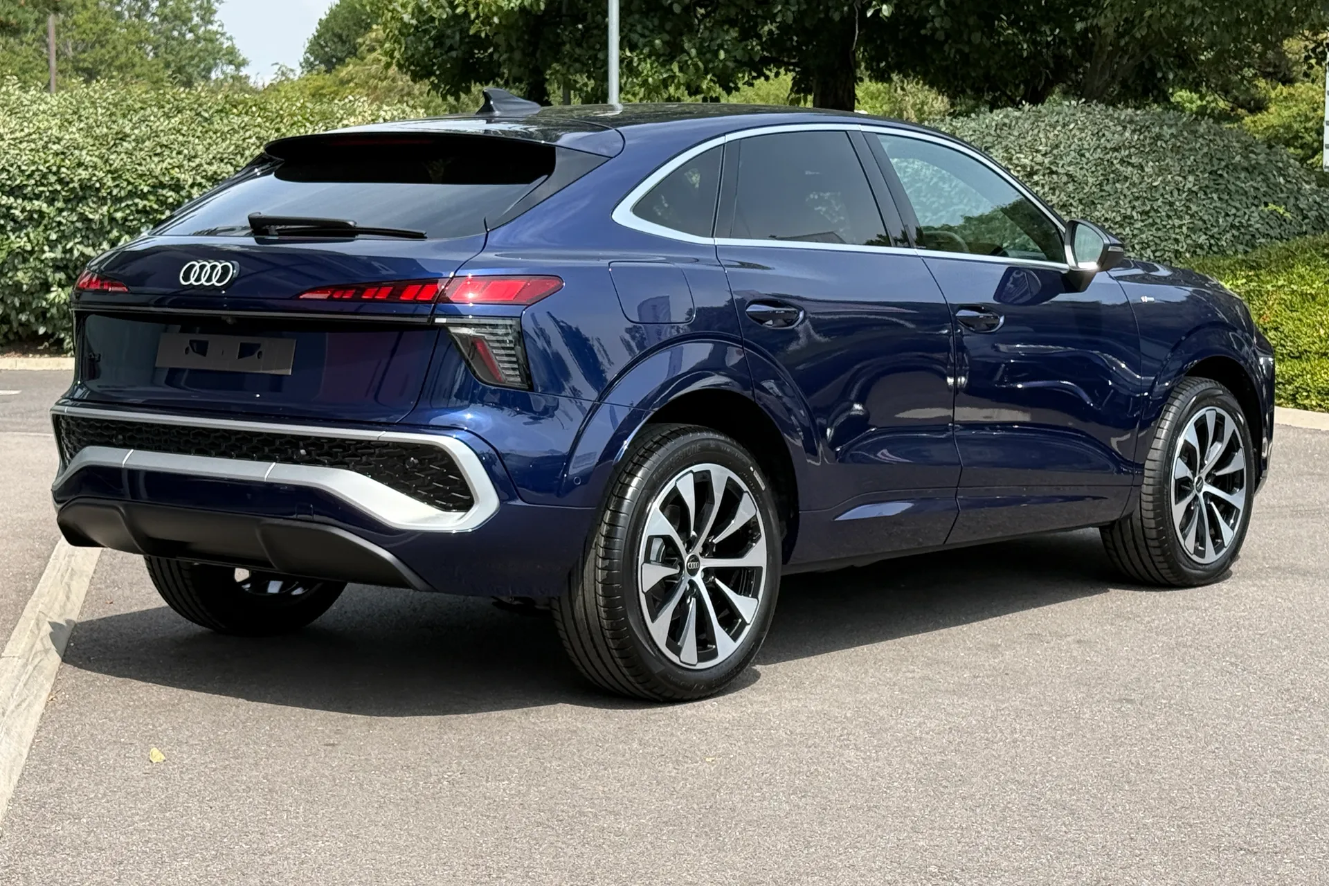 Audi Q3 thumbnail image number 20