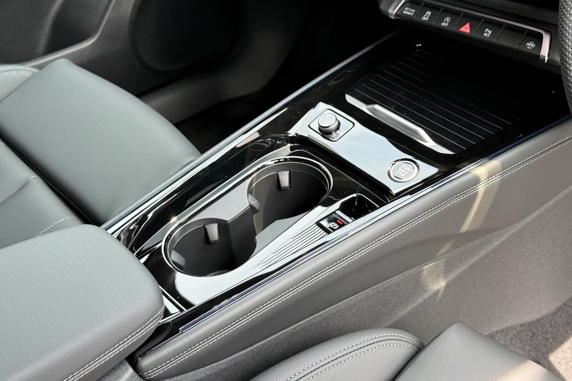 Audi Q3 thumbnail image number 23