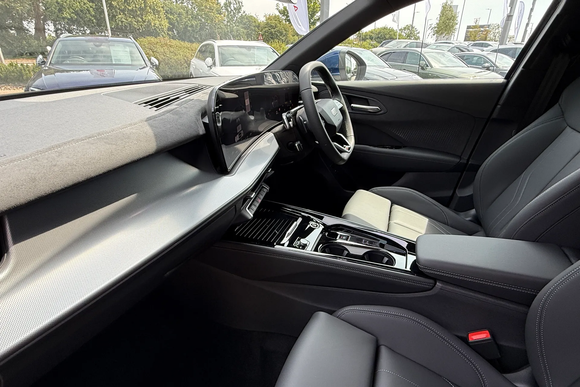 Audi Q3 thumbnail image number 30
