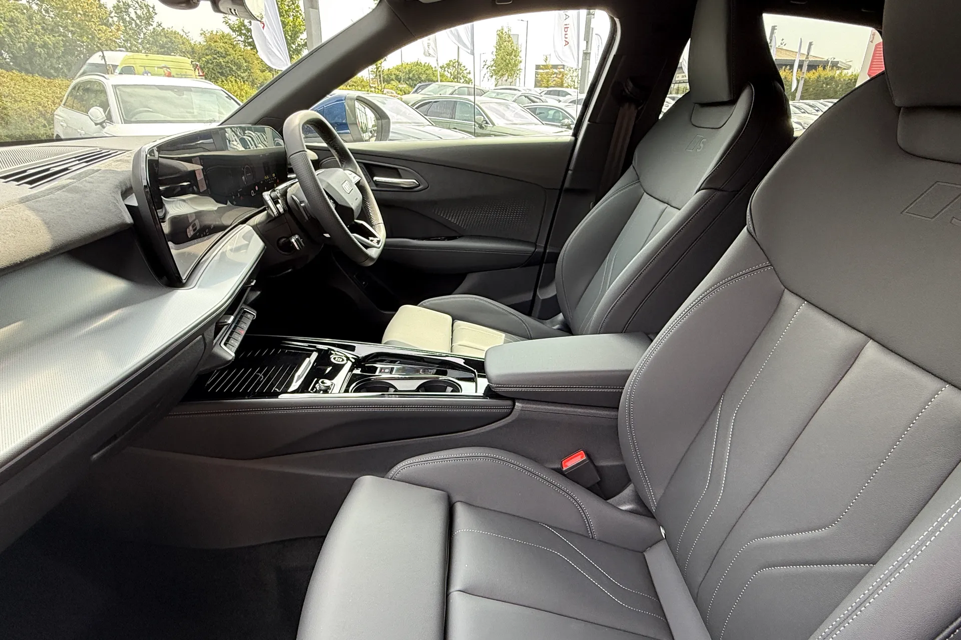 Audi Q3 thumbnail image number 33