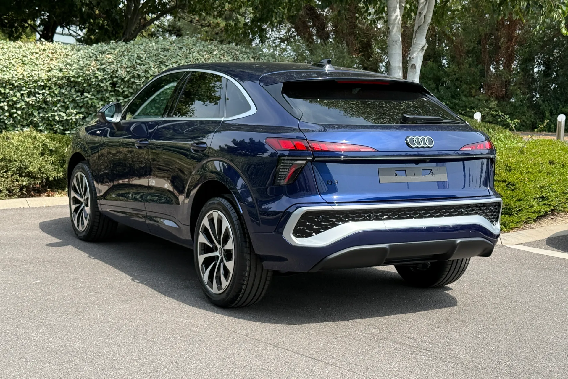 Audi Q3 thumbnail image number 9