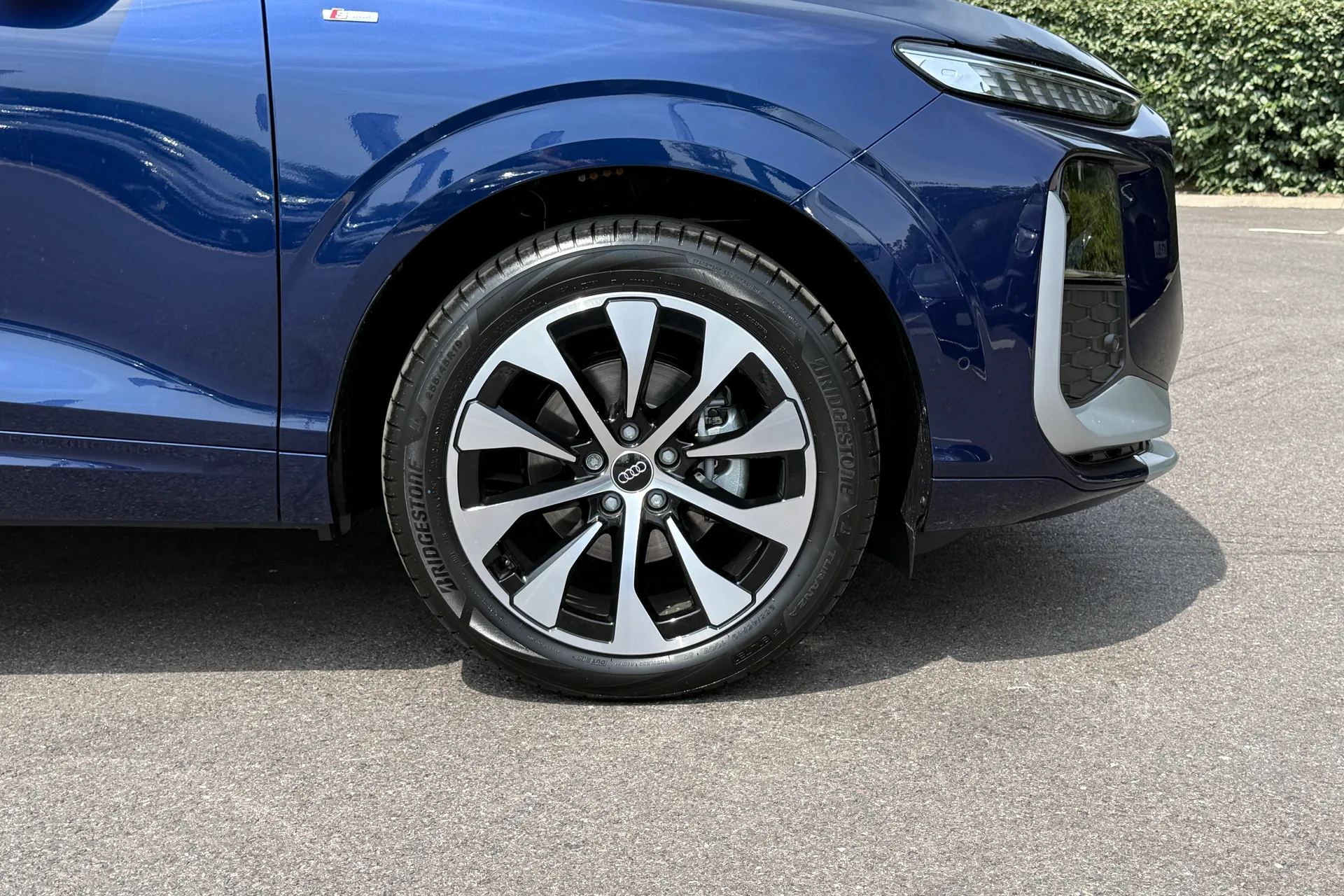 Audi Q3 thumbnail image number 24