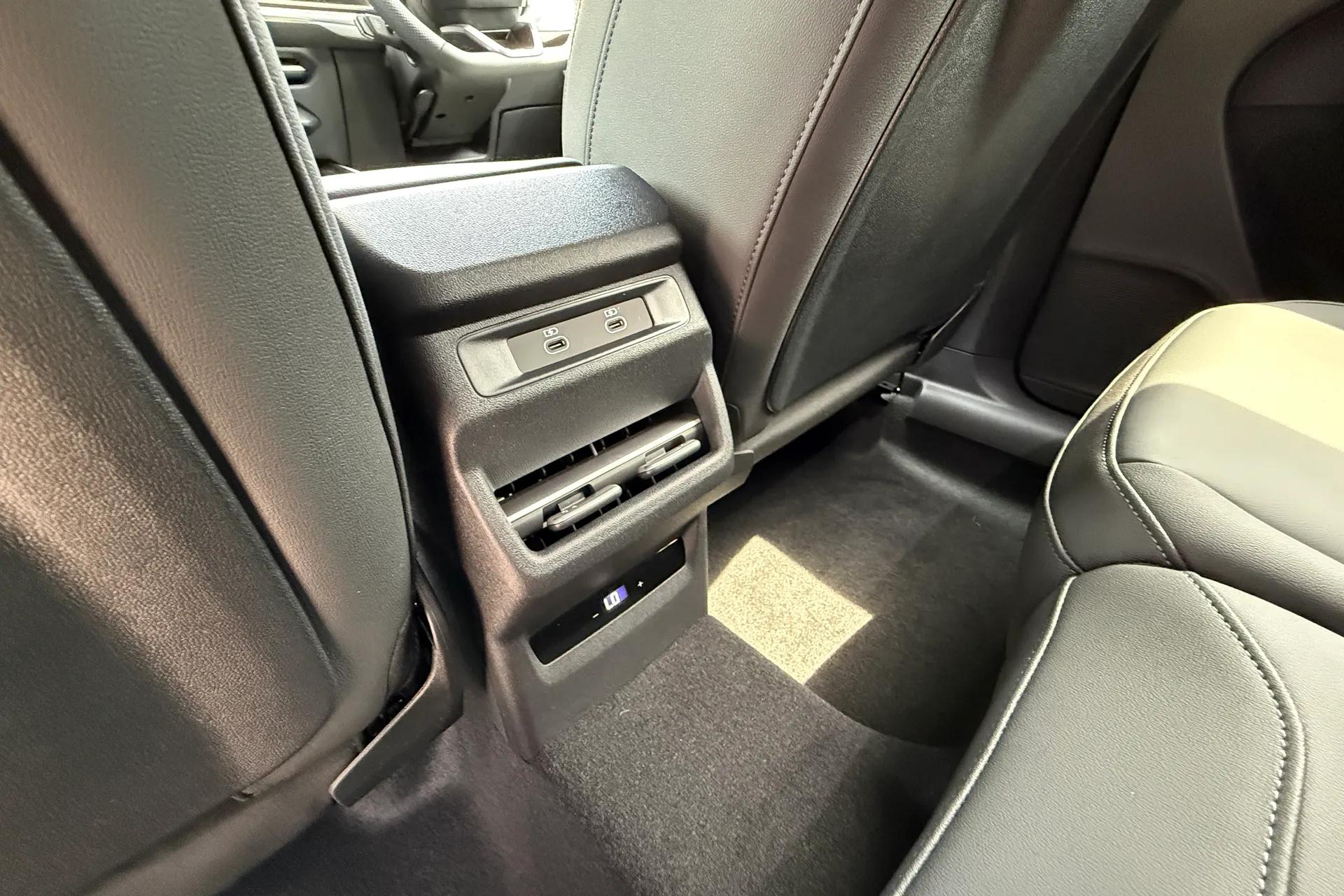 Audi Q3 thumbnail image number 42