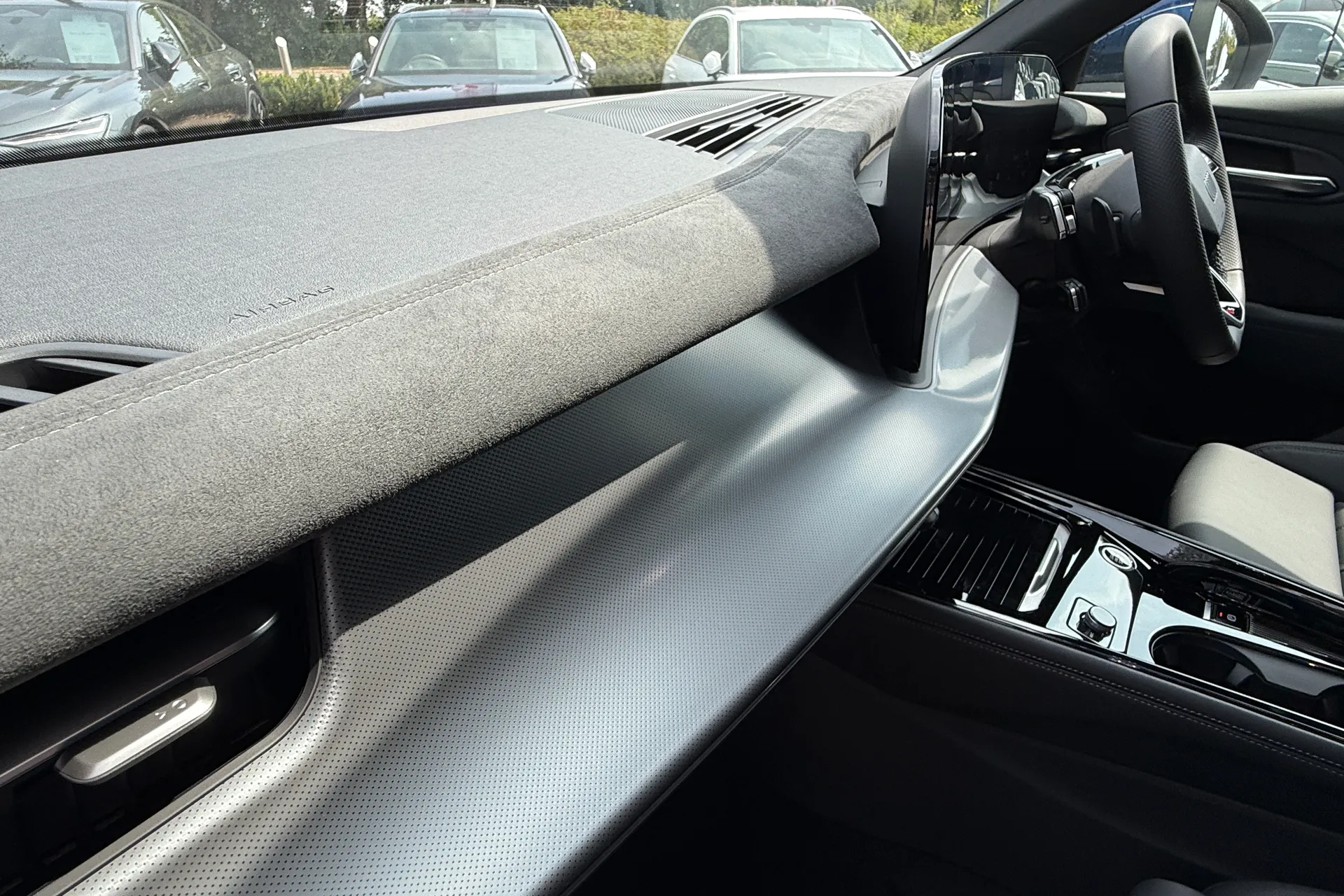 Audi Q3 thumbnail image number 38