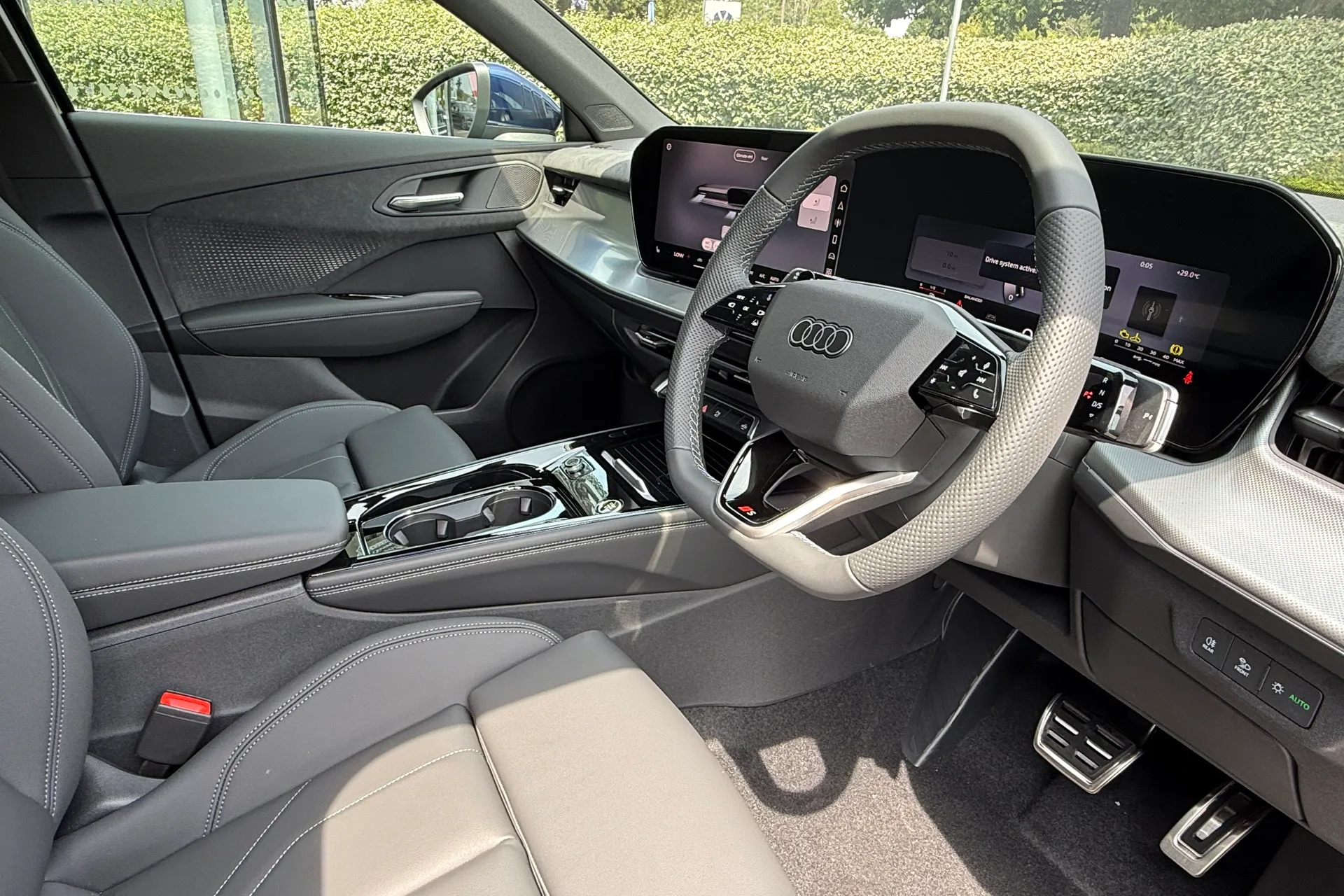 Audi Q3 thumbnail image number 10