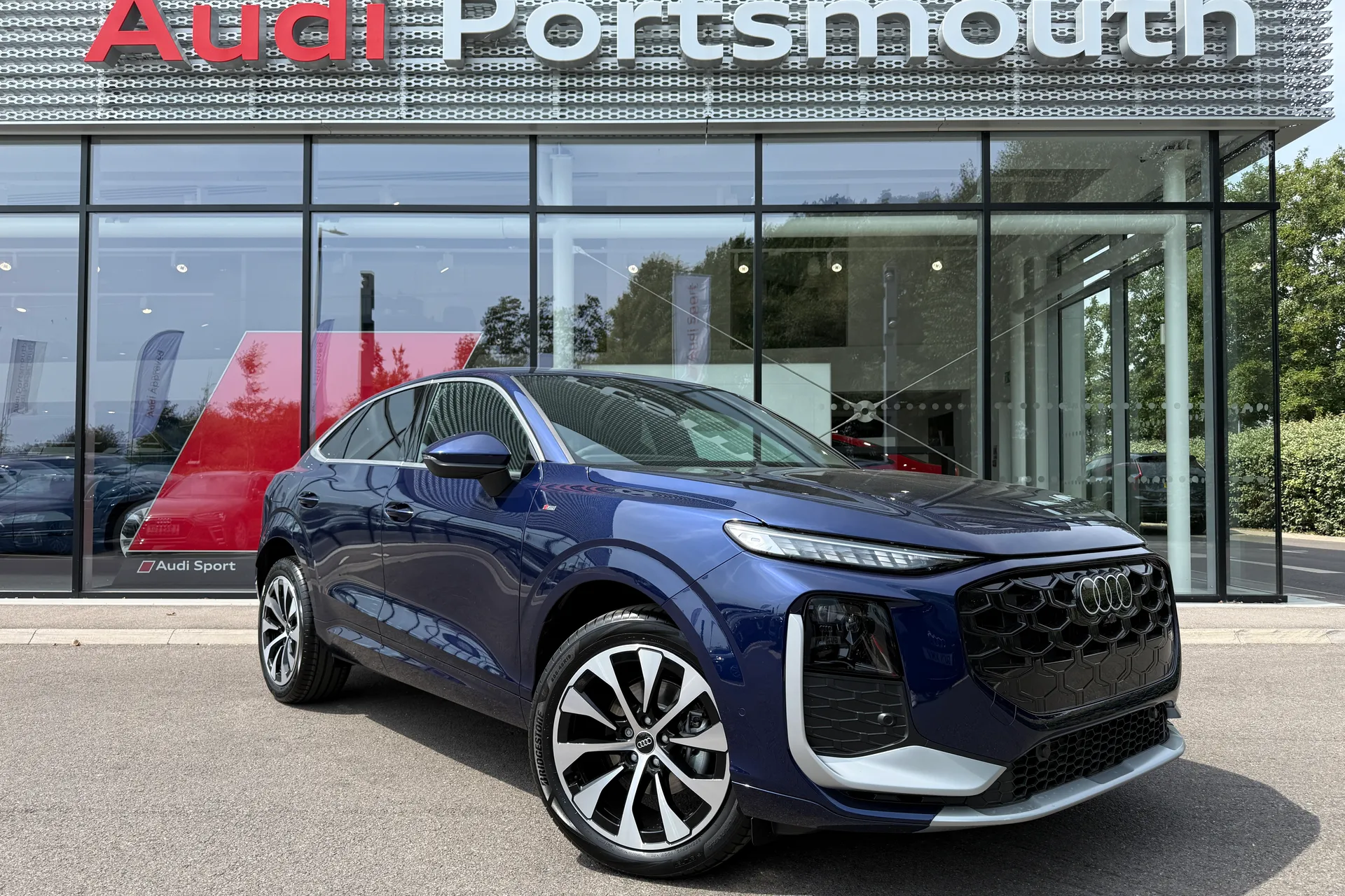Audi Q3 focused image