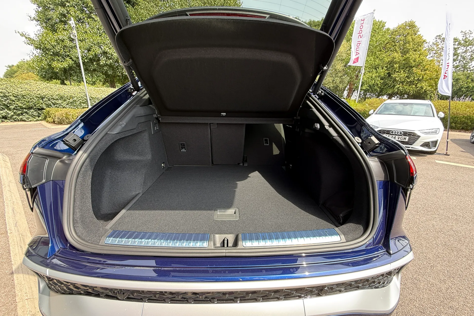 Audi Q3 thumbnail image number 47
