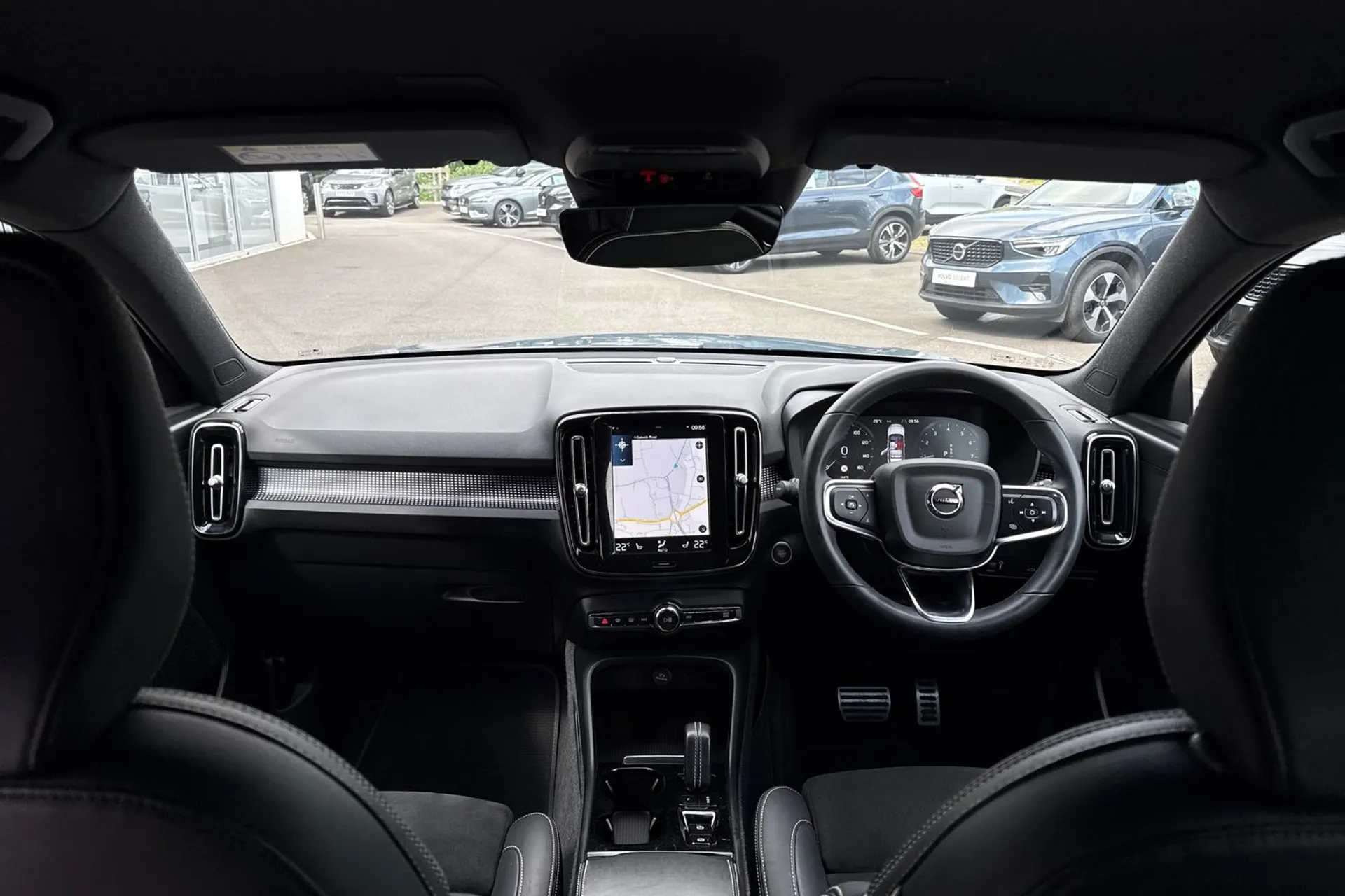 Volvo XC40 thumbnail image number 3