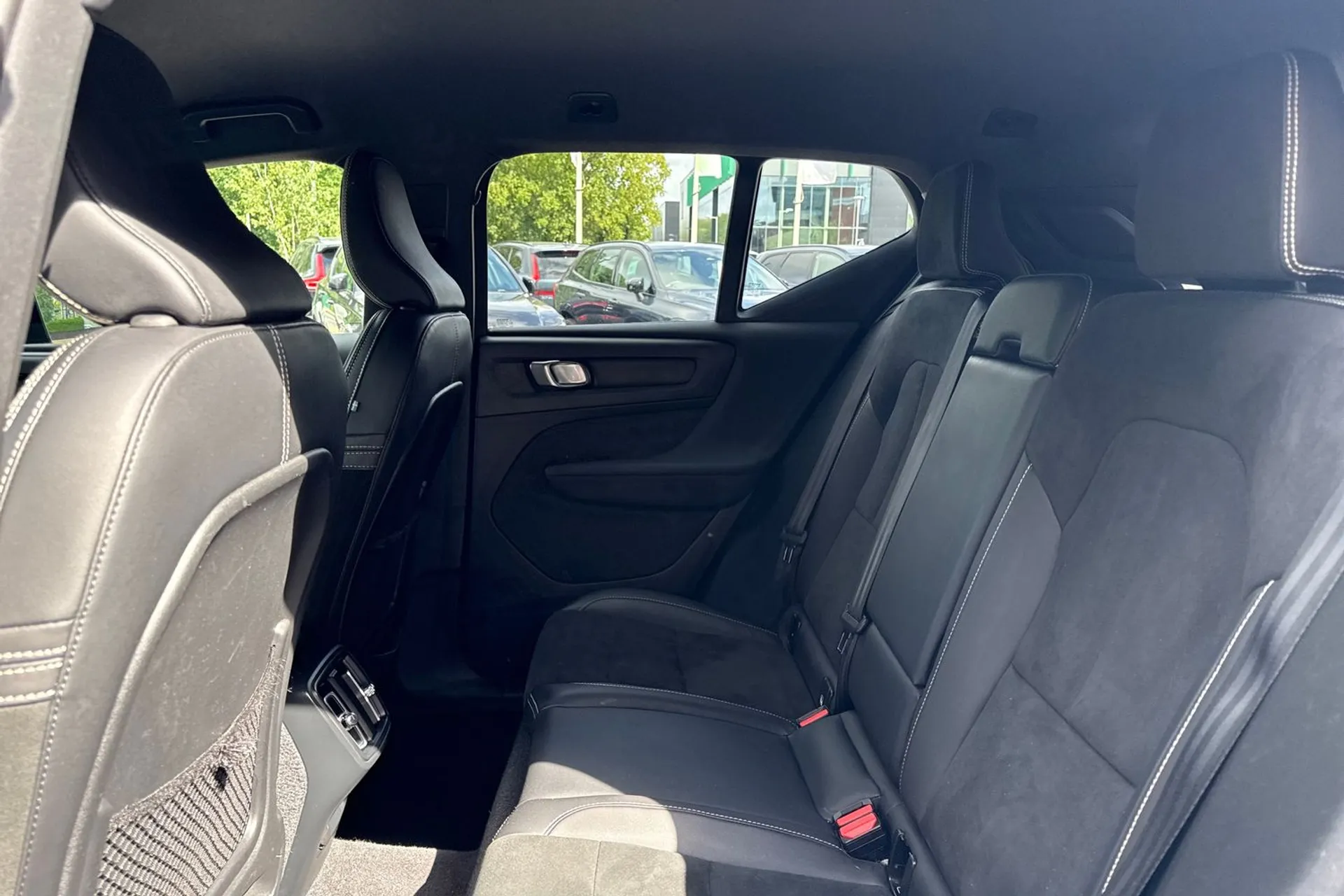 Volvo XC40 thumbnail image number 30