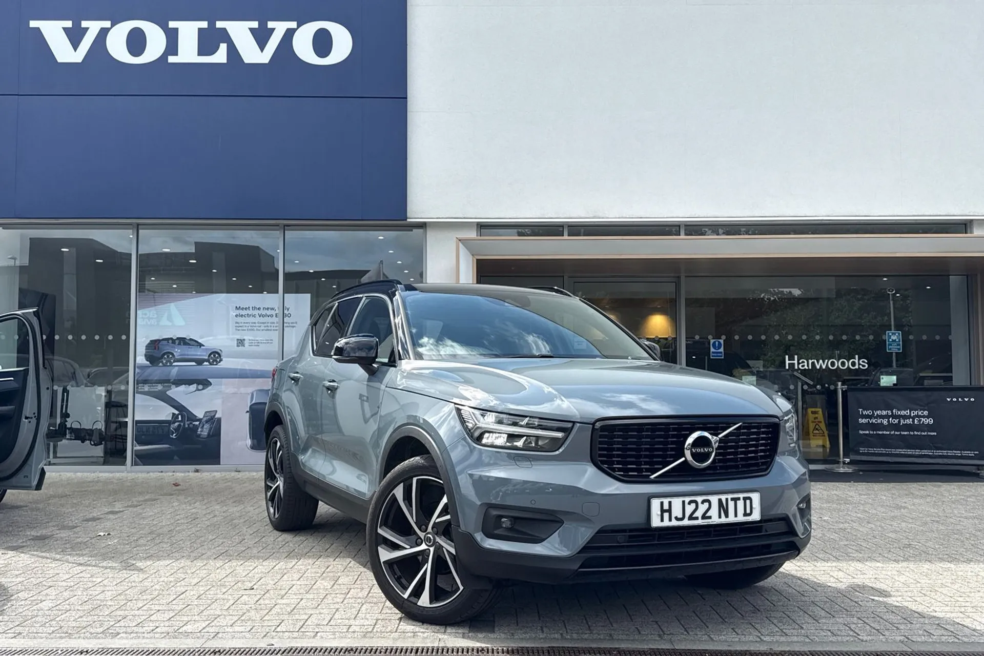 Volvo XC40 focused image