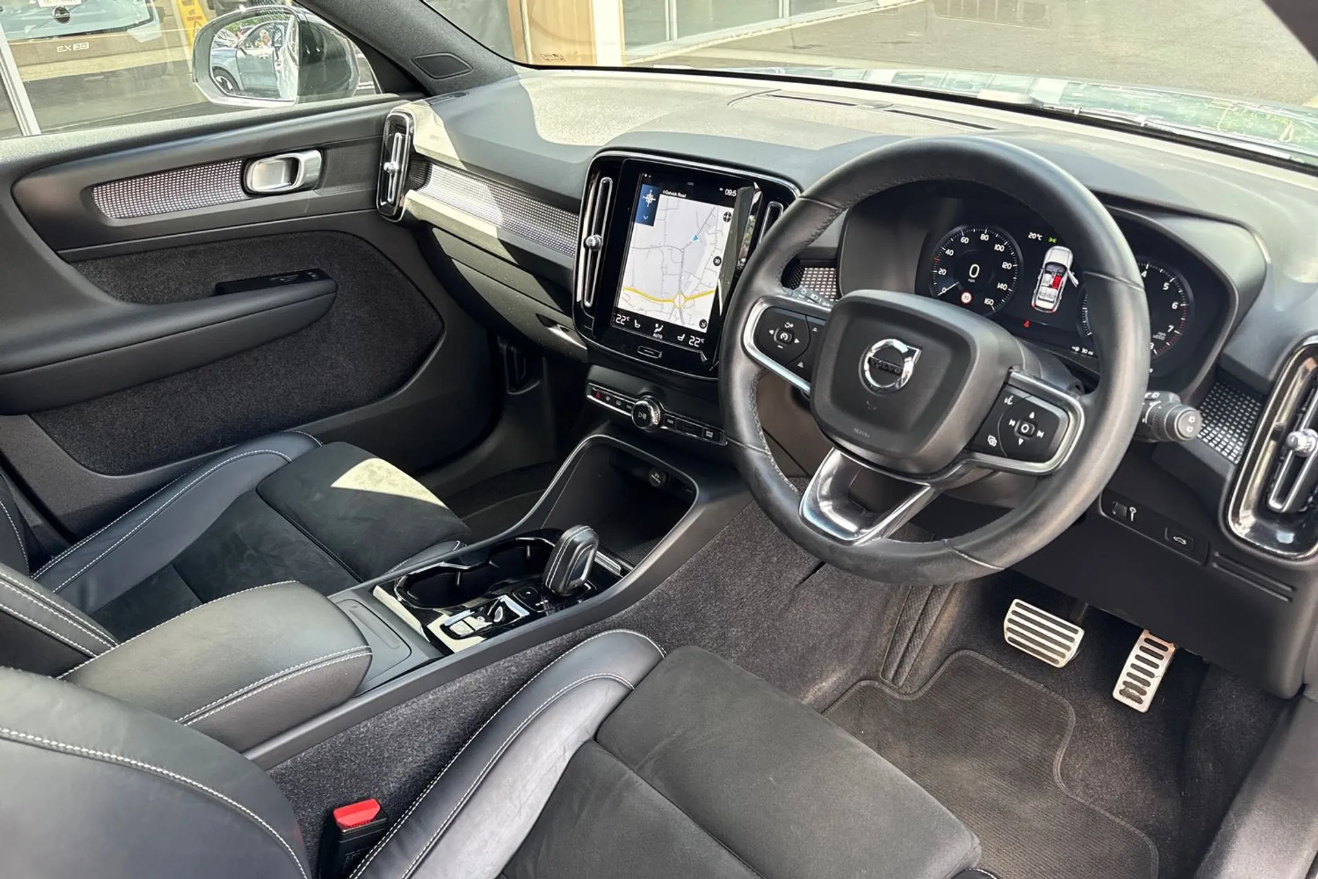 Volvo XC40 thumbnail image number 6