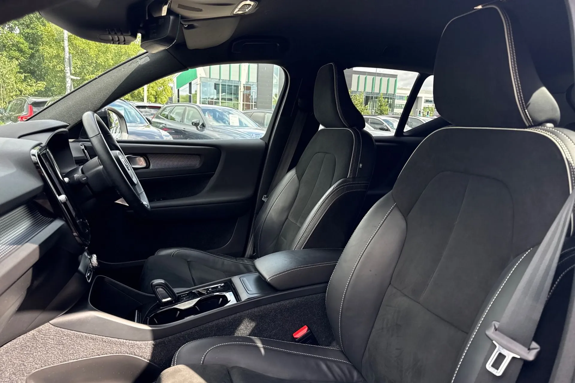 Volvo XC40 thumbnail image number 28