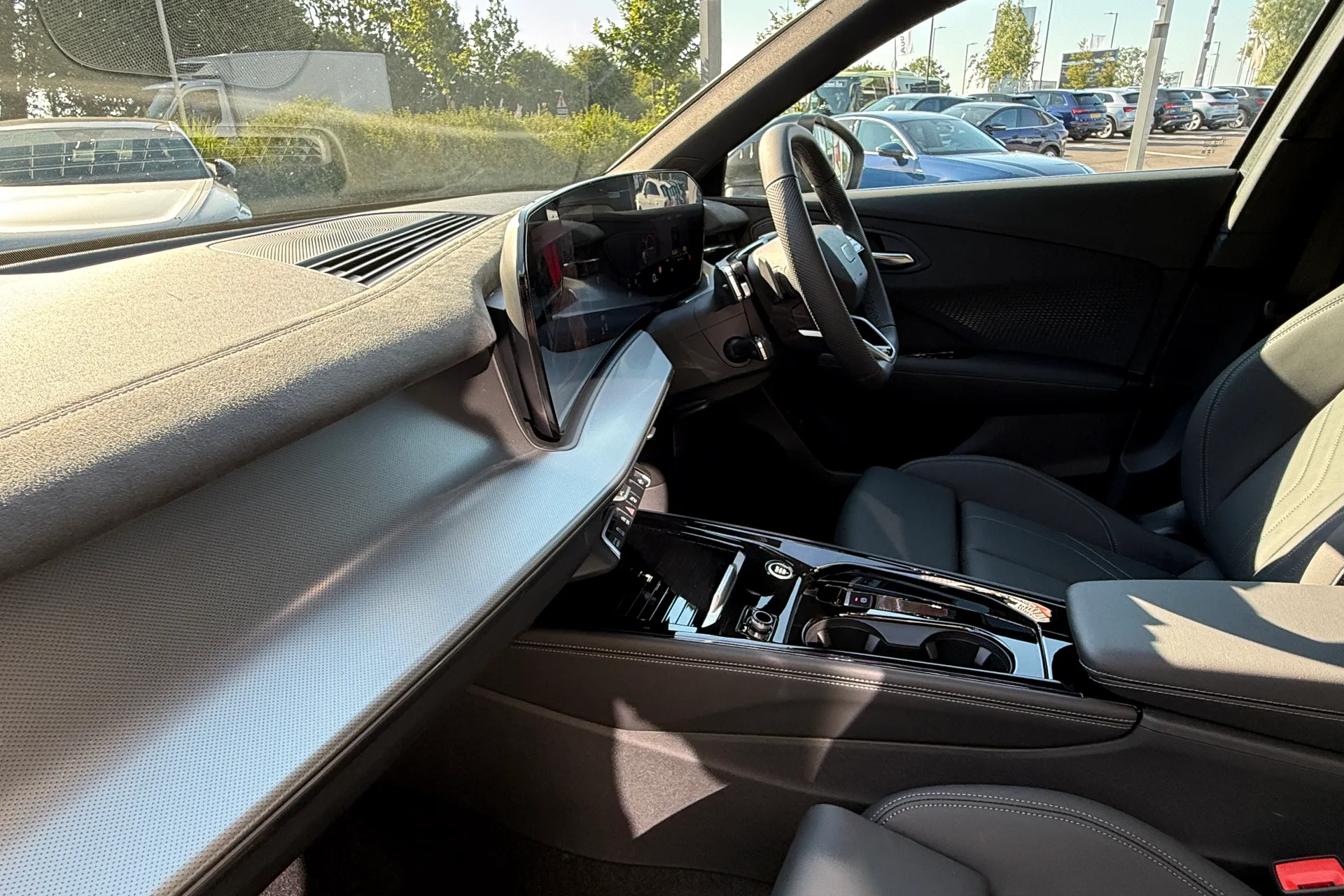 Audi Q3 thumbnail image number 39