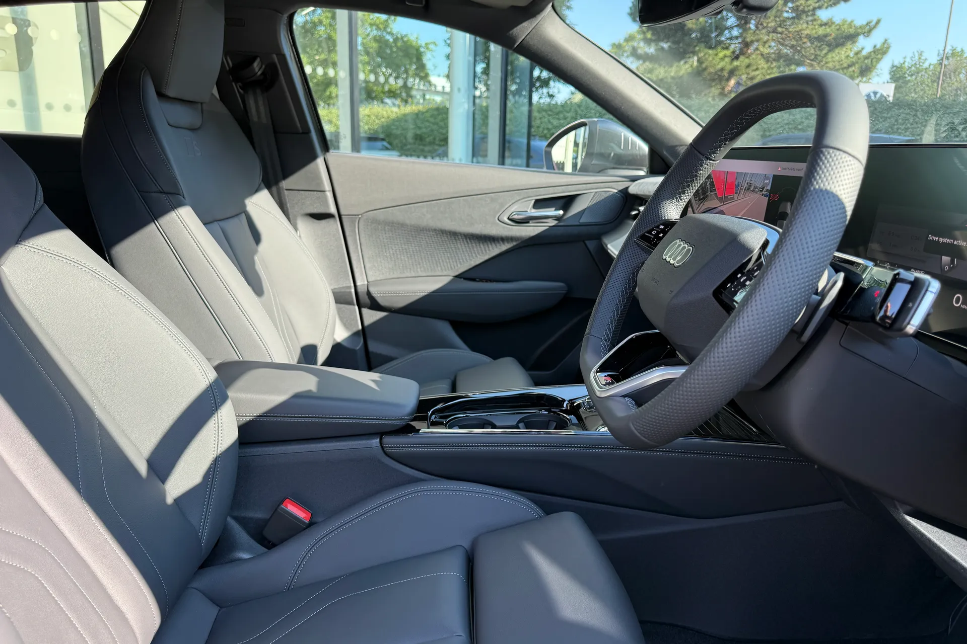 Audi Q3 thumbnail image number 36