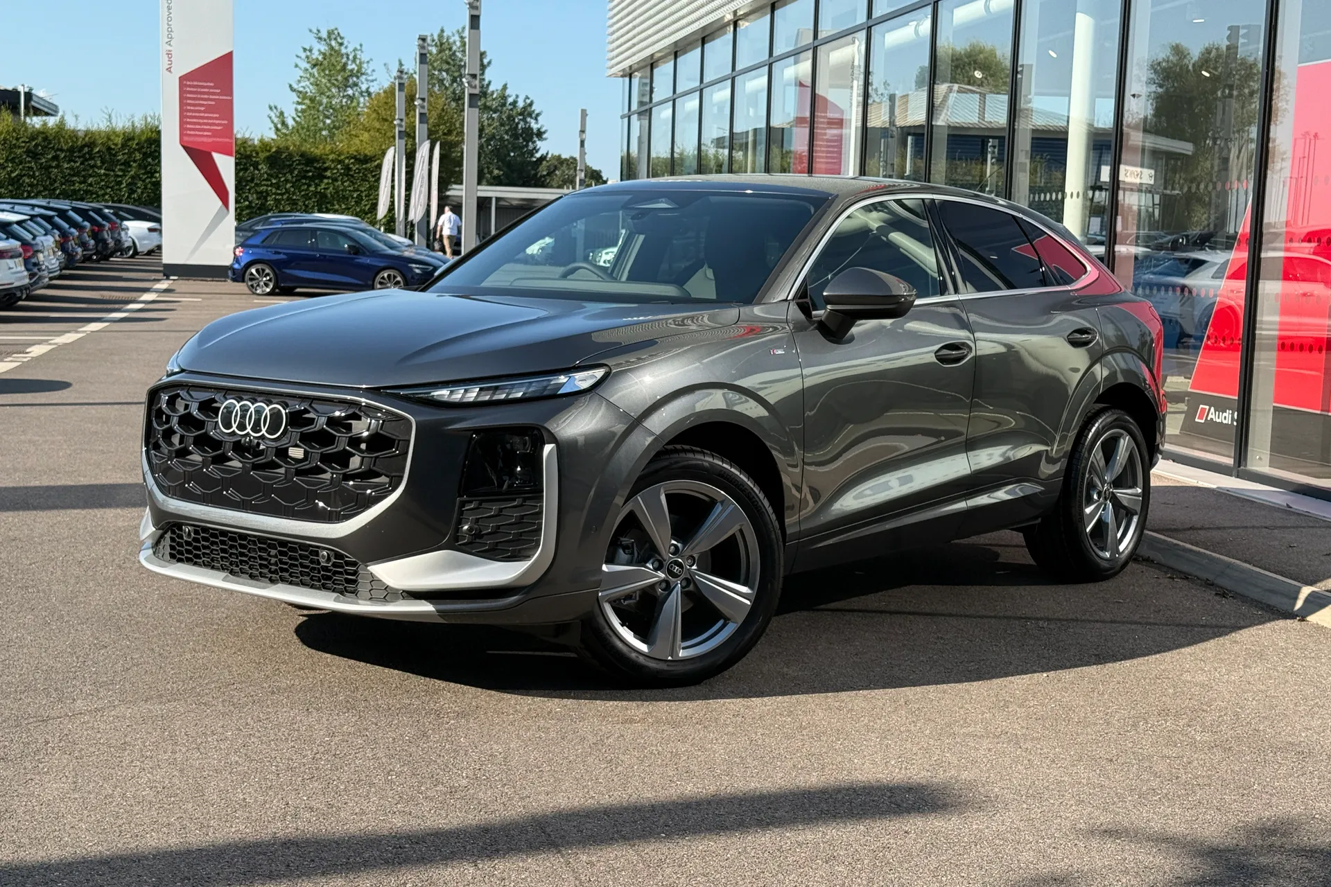 Audi Q3 thumbnail image number 6
